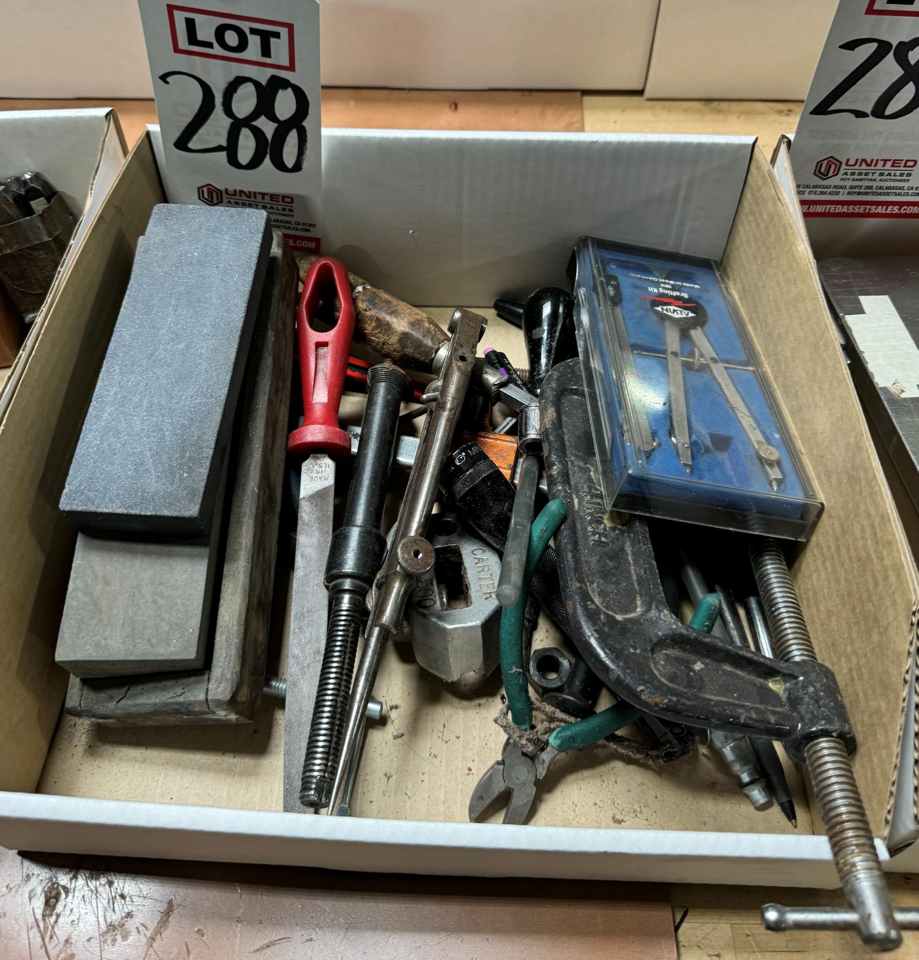 LOT - ASSORTED TOOLS