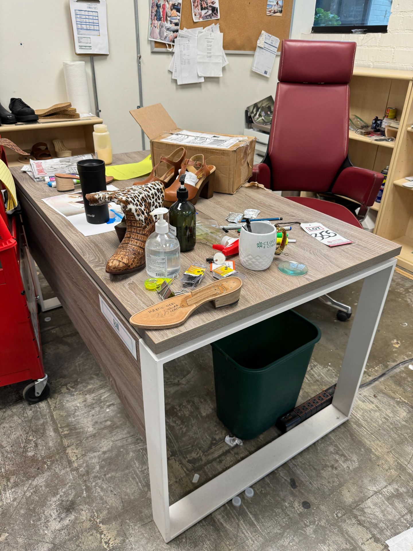 LOT - TABLE AND LEATHER CHAIR