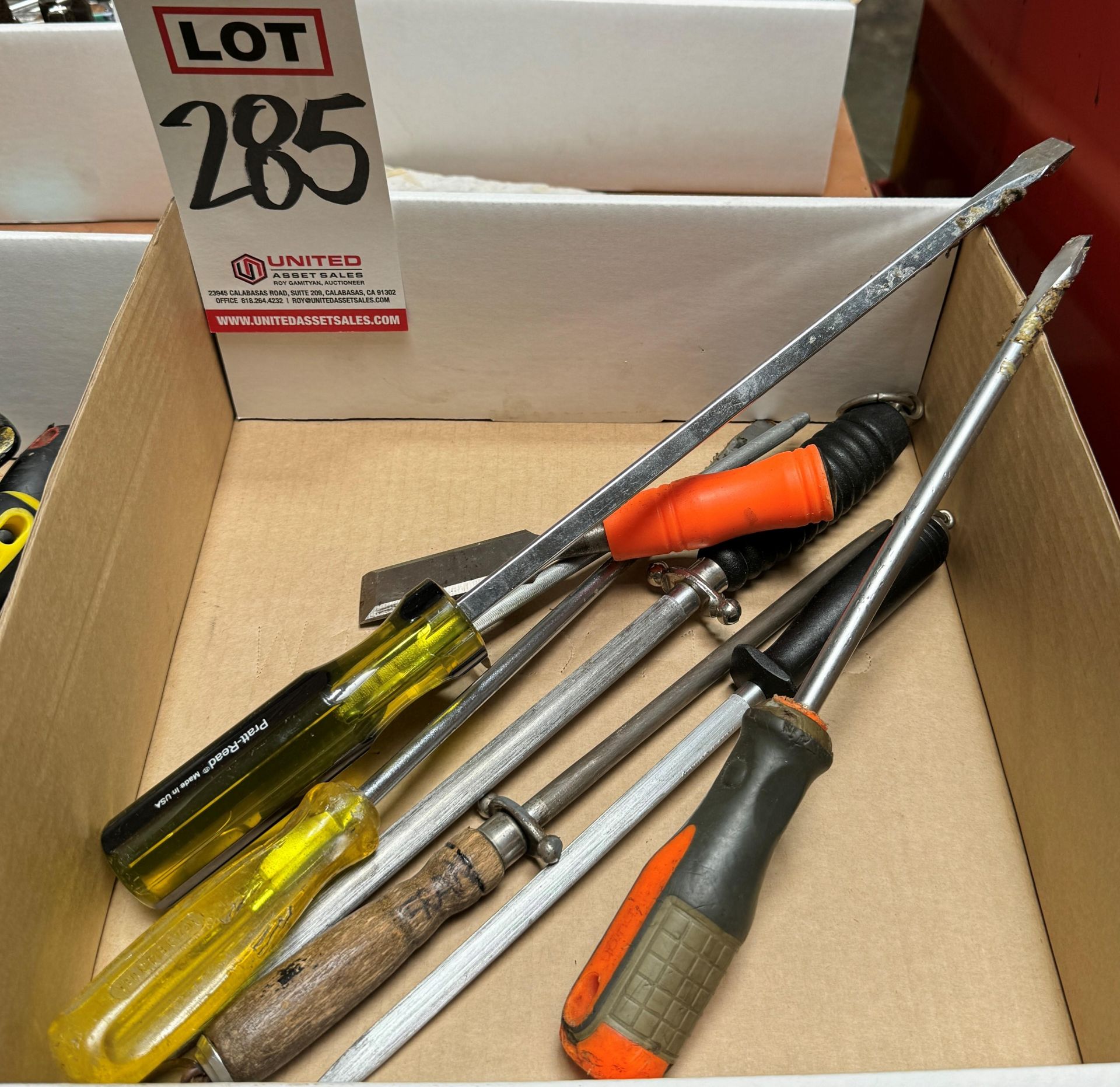 LOT - SCREWDRIVERS, CHISEL