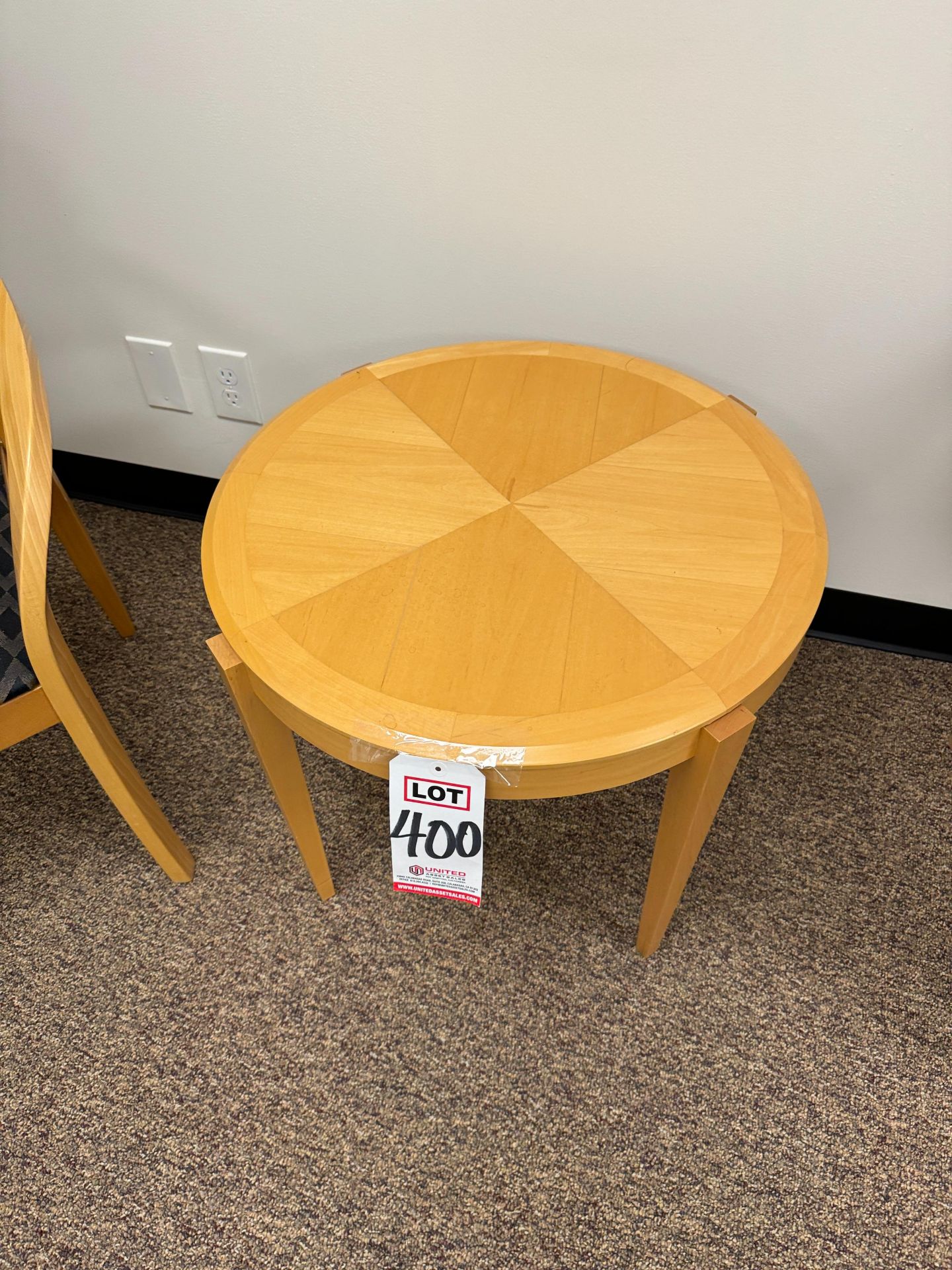 LOT - SMALL ROUND END TABLE AND (2) CHAIRS - Image 2 of 4