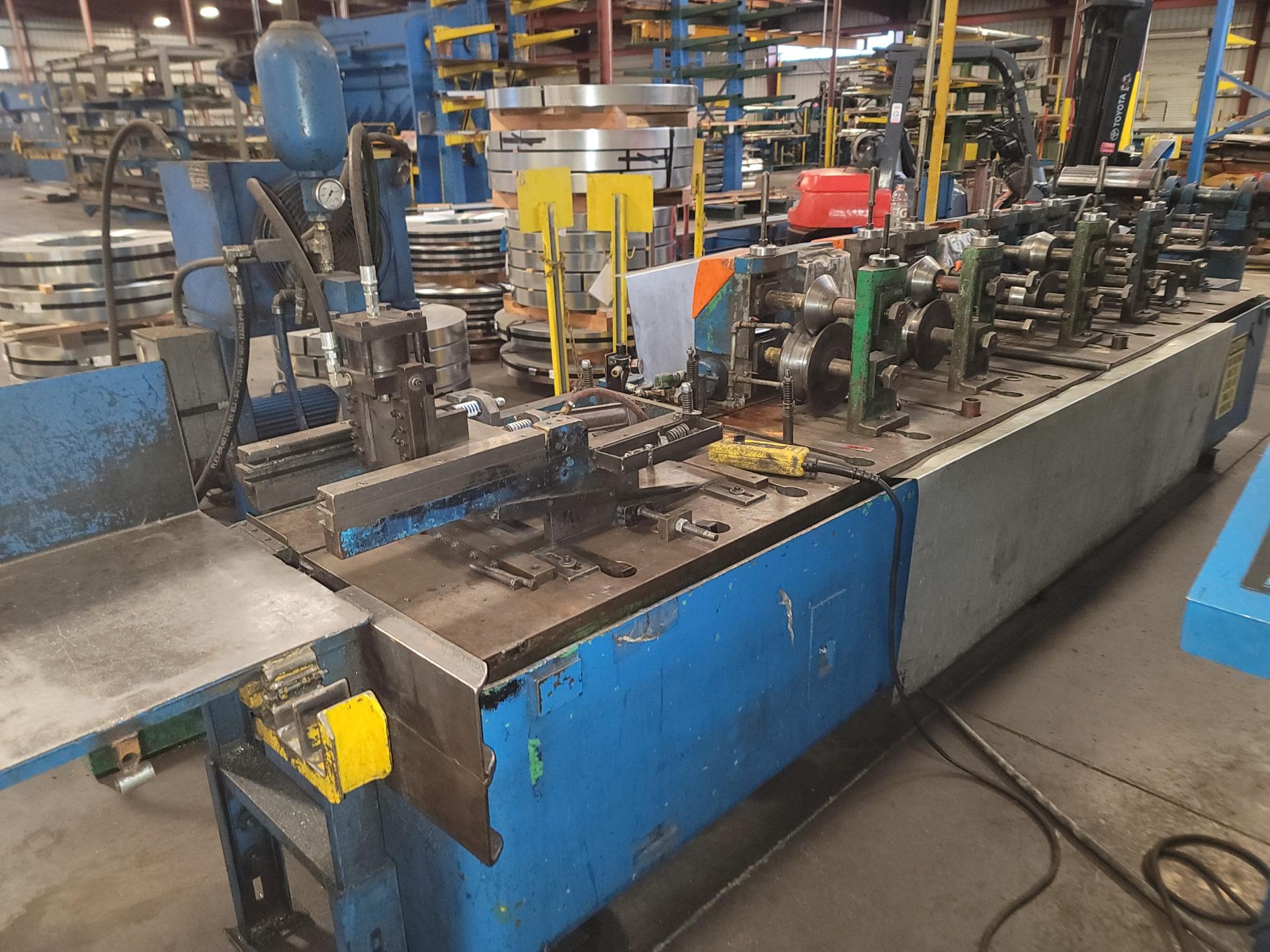 YODER ACCESSORY ROLL FORMING LINE, INLINE CUTOFF, DOUBLE END UNCOILER, 10 STAND, CUTOFF TOOLED FOR - Image 15 of 33