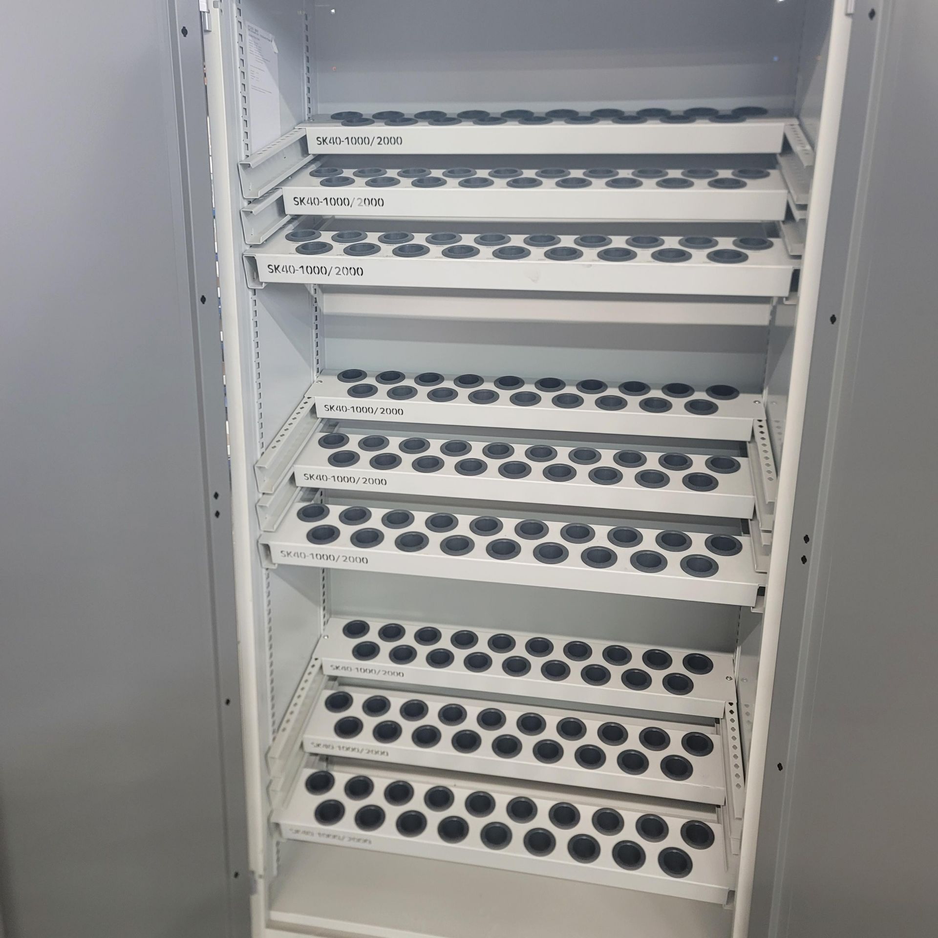 GARANT-HOFFMANN 2-DOOR CAT 40 TOOL HOLDER CABINET, 39" X 22" X 81" HT, ON CASTERS - Bild 2 aus 4