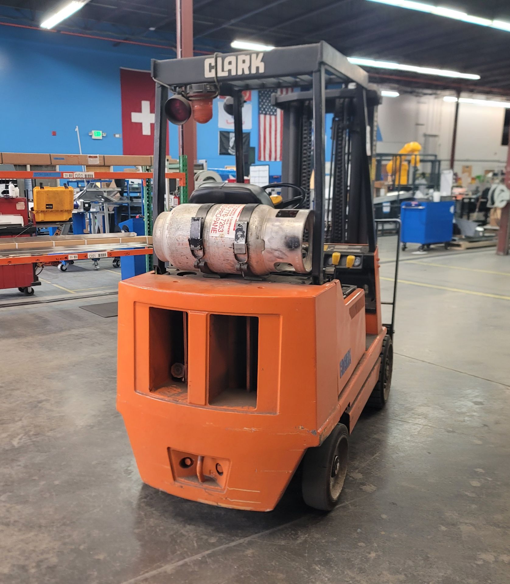 CLARK FORKLIFT, MODEL GCX25, 4,000 LB CAPACITY, LPG, 42" FORKS, 3-STAGE MAST, SIDE SHIFT, LOAD - Image 4 of 8