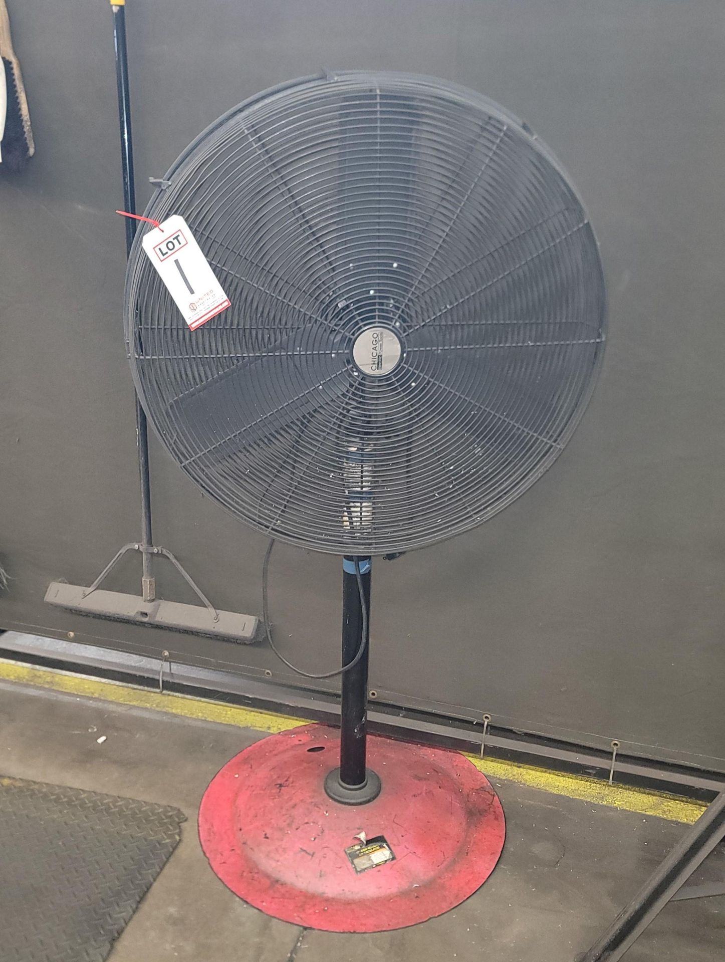 CHICAGO ELECTRIC 30" PEDESTAL FAN