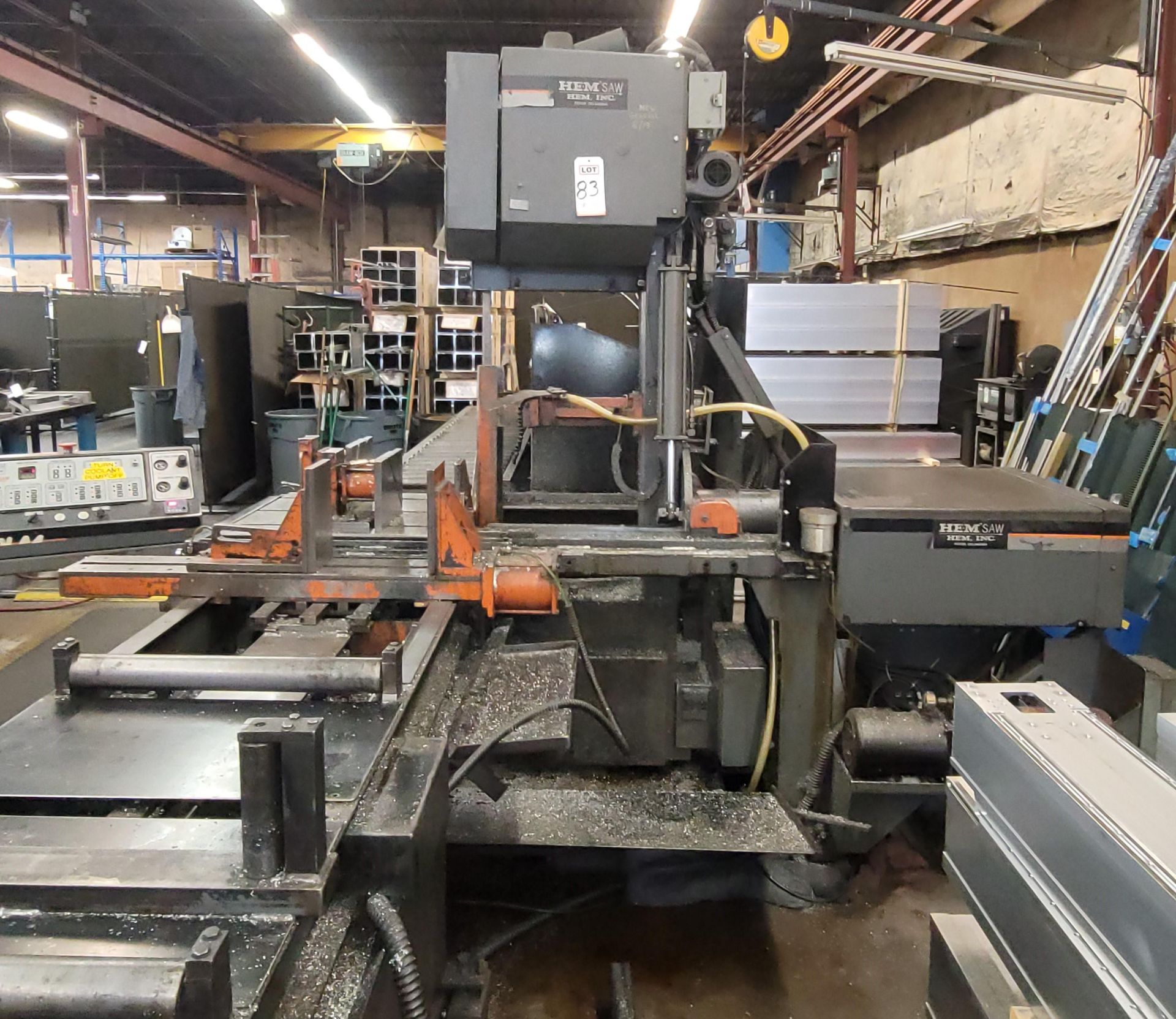 HEM VERTICAL AUTOMATIC BAND SAW, MODEL V100LA-4, 18" X 22", TILTING HEAD, MITERING, INFEED/OUTFEED - Image 3 of 12