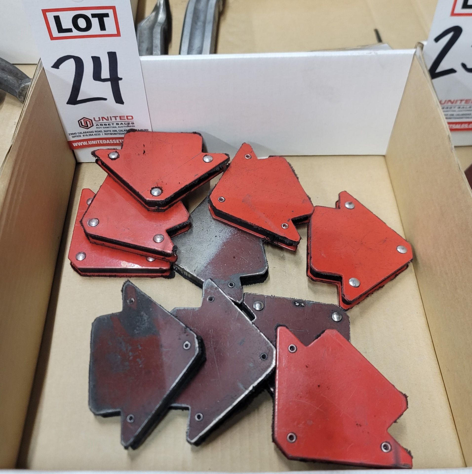 LOT - 90 DEGREE WELDING ANGLE MAGNETS