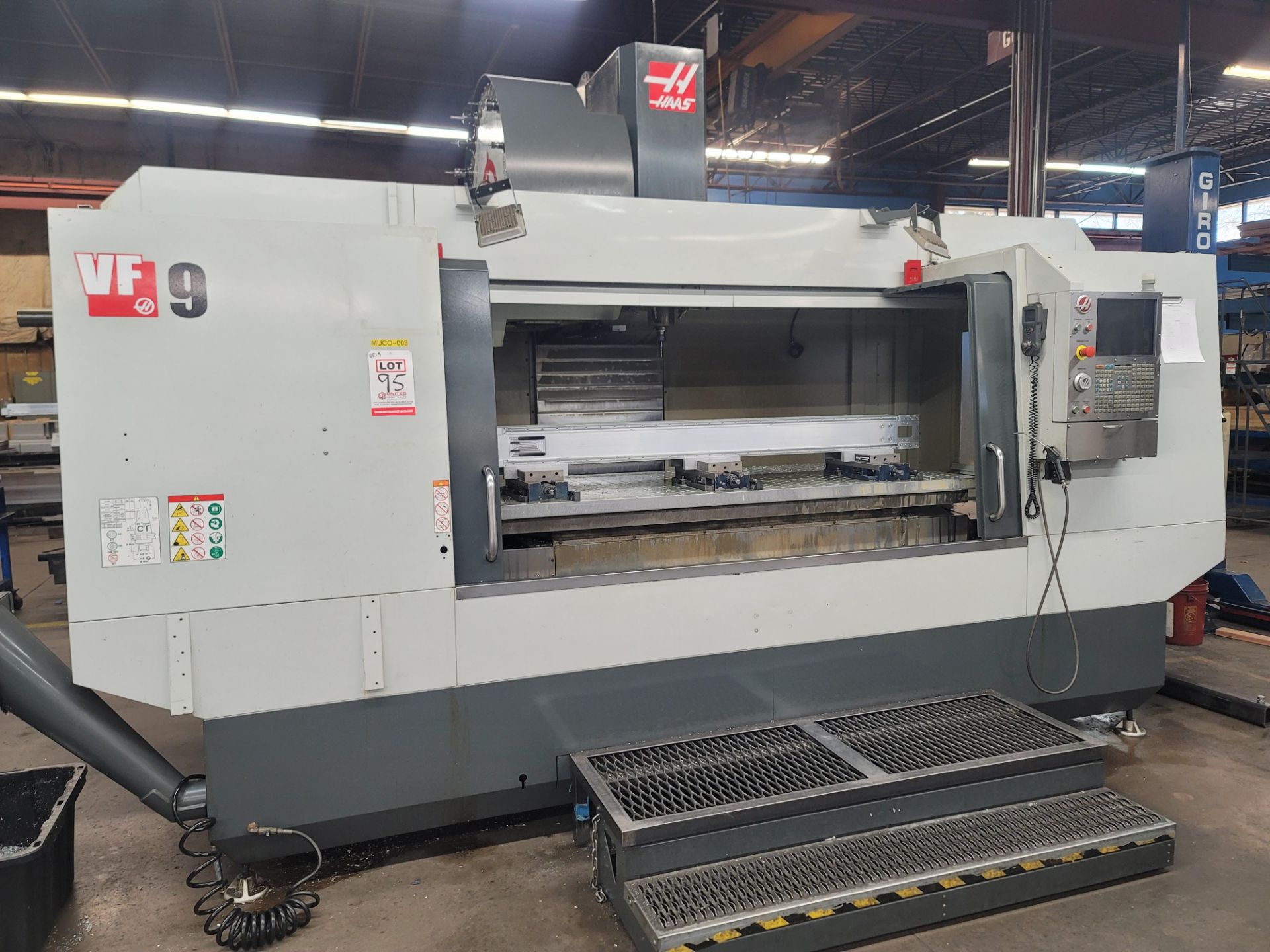 2017 HAAS VF-9/40 VERTICAL MACHINING CENTER, XYZ TRAVELS: 84" X 40" X 30", 84" X 36" TABLE, 8100 RPM - Image 5 of 28
