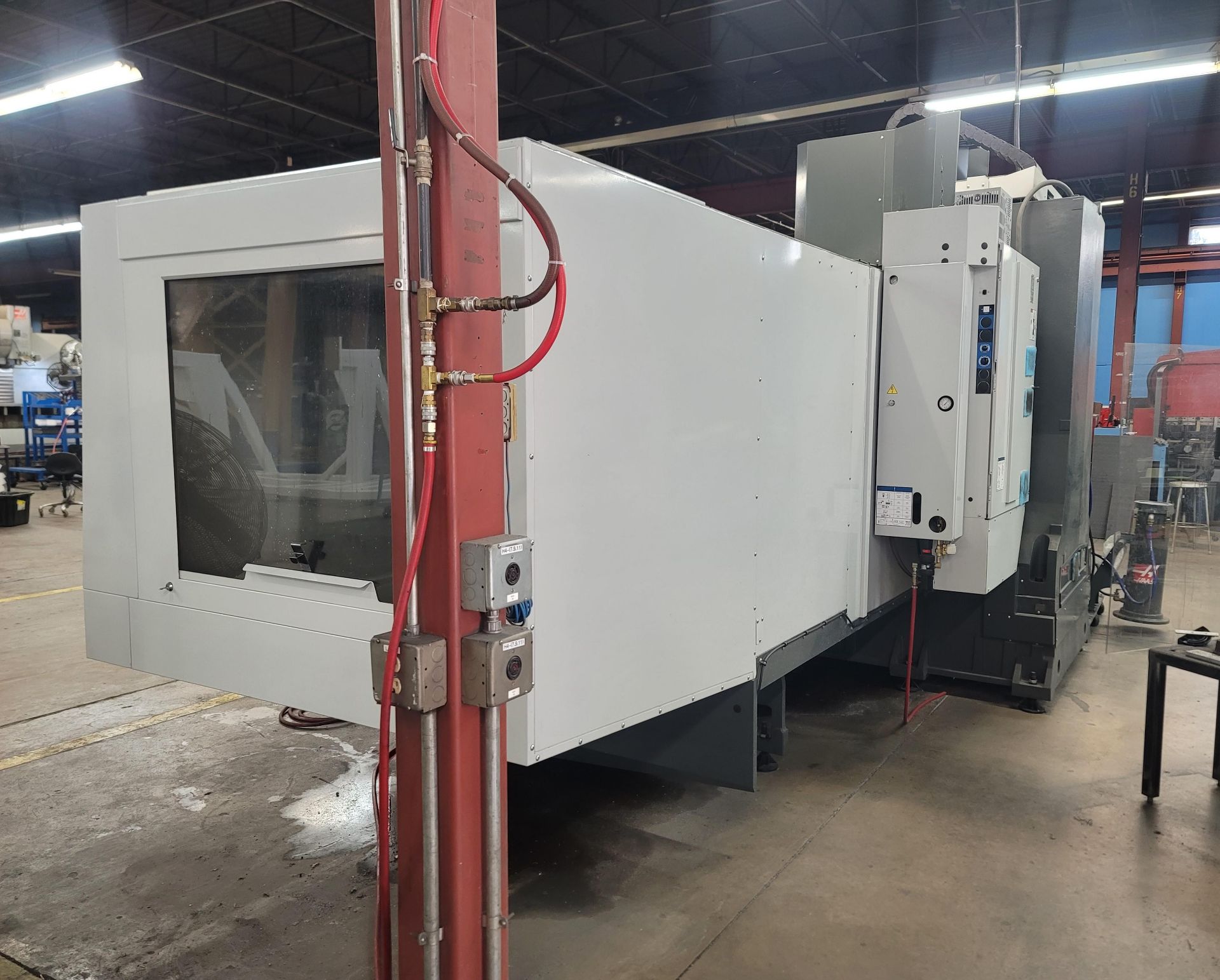 2021 HAAS VF-12/40 VERTICAL MACHINING CENTER, XYZ TRAVELS: 150" X 32" X 30", 150" X 28" TABLE, - Image 9 of 27