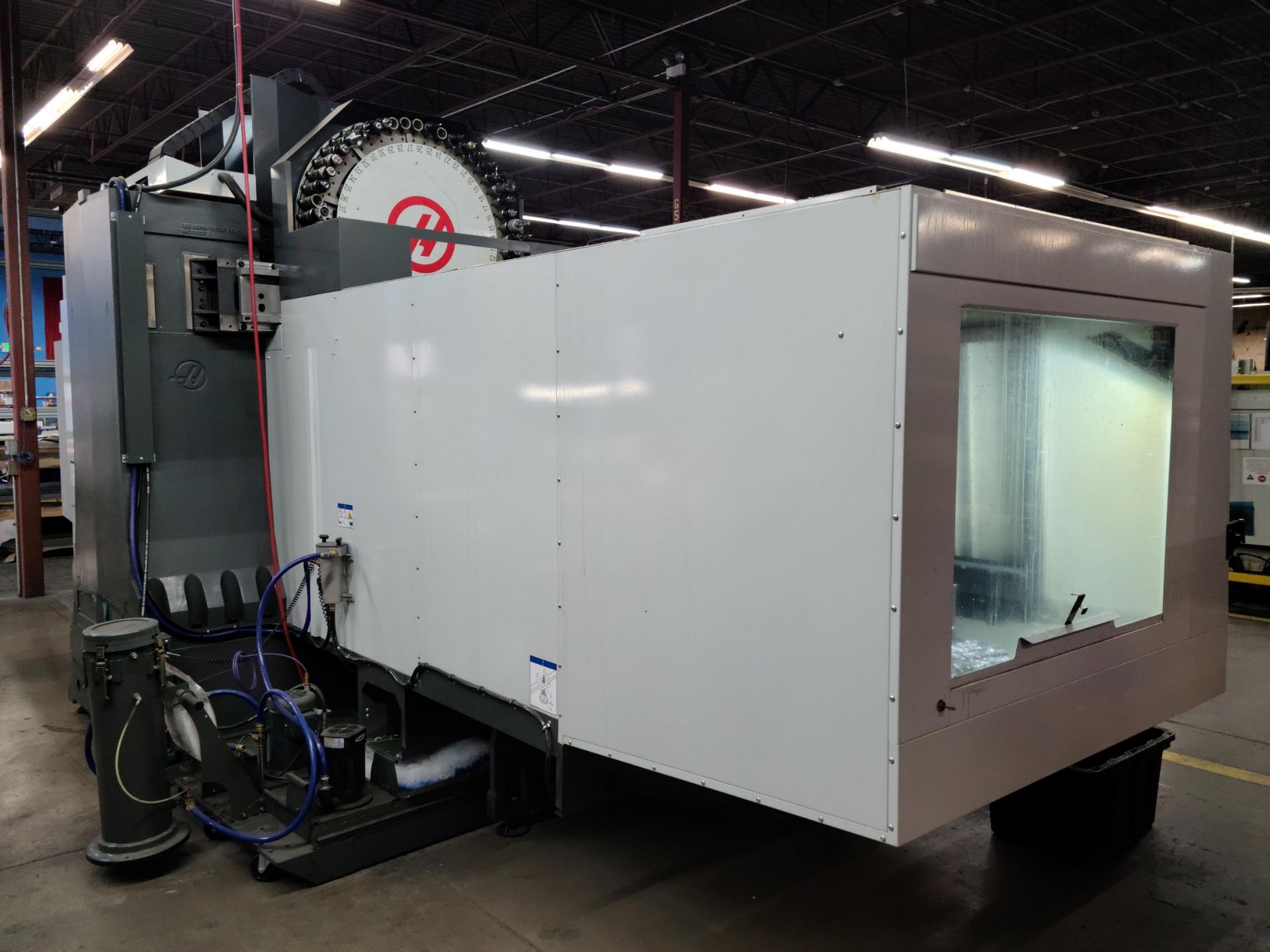 2021 HAAS VF-12/40 VERTICAL MACHINING CENTER, XYZ TRAVELS: 150" X 32" X 30", 150" X 28" TABLE, - Image 21 of 27