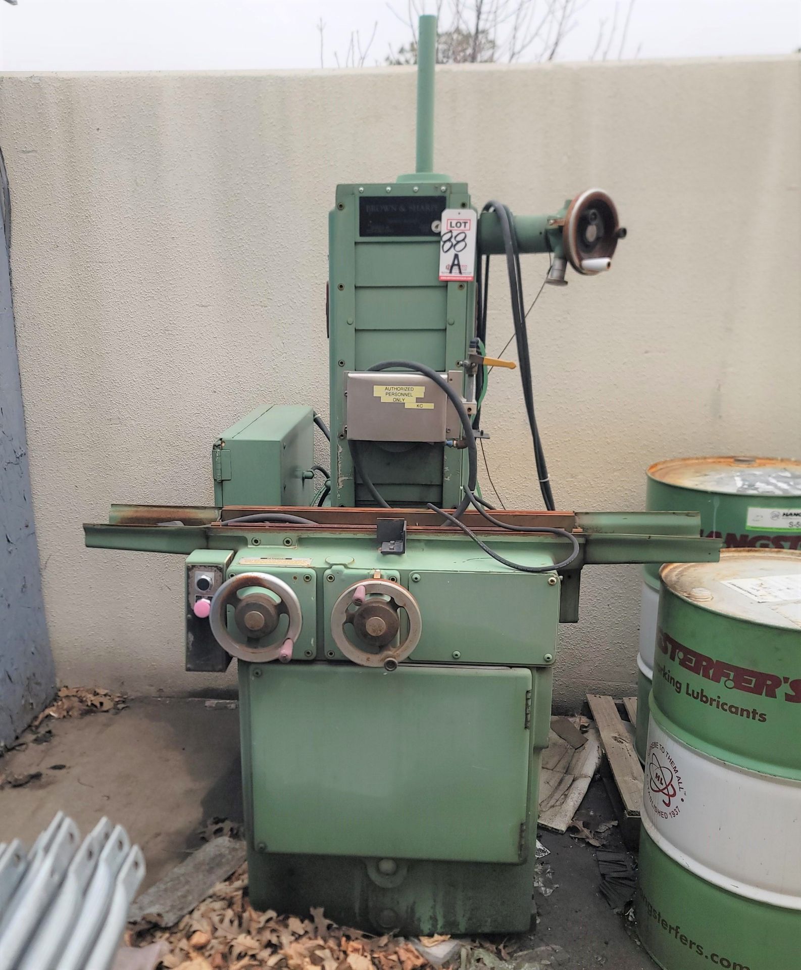 BROWN & SHARPE SURFACE GRINDER, NO MAGNETIC CHUCK, S/N 523-6180-1290, FACTORY REBUILT IN 1991, PARTS