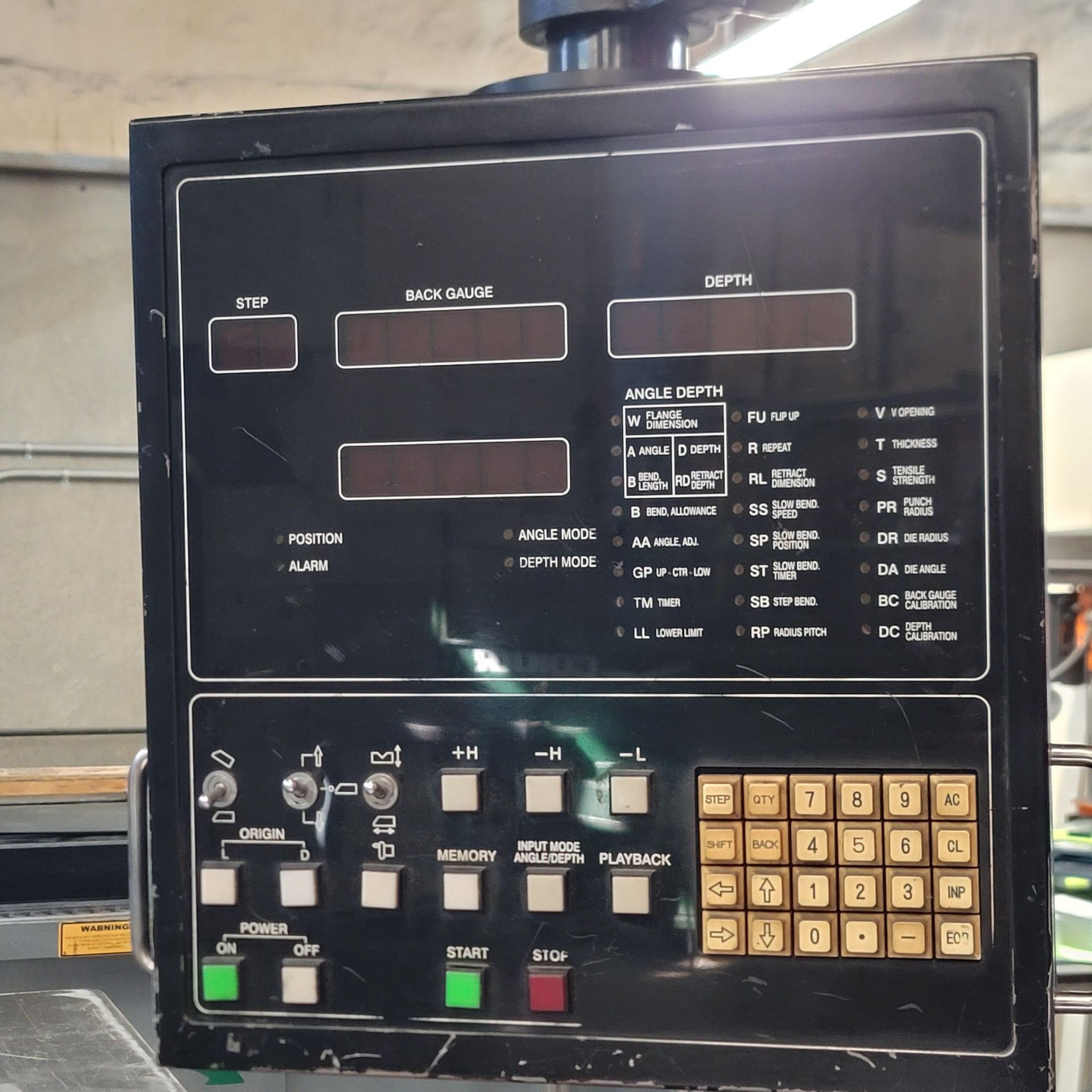 1985 AMADA RG-125 PRESS BRAKE, 10' X 125 TON CAPACITY (9'-10" ACTUAL), NC-9E CONTROL, AUTOMATIC BACK - Image 3 of 13