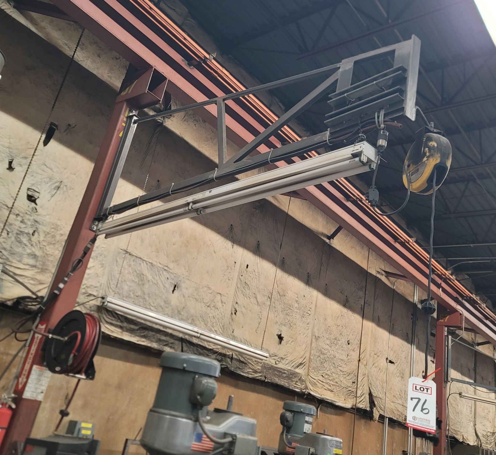 9' WALL JIB FOR AIR AND AC, W/ FLUORESCENT LIGHTING