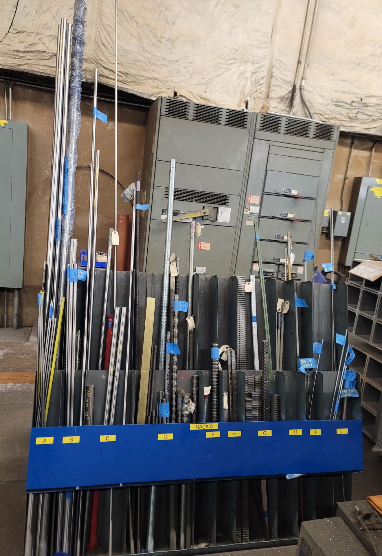 LOT - CONTENTS ONLY OF RACK: ASSORTED METAL ROUNDS, THREADED ROD, ETC.