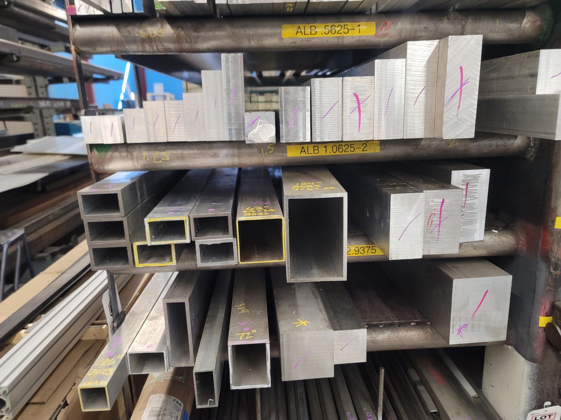 LOT - CONTENTS ONLY OF (5) SHELVES: ALUMINUM MATERIAL - Bild 5 aus 5