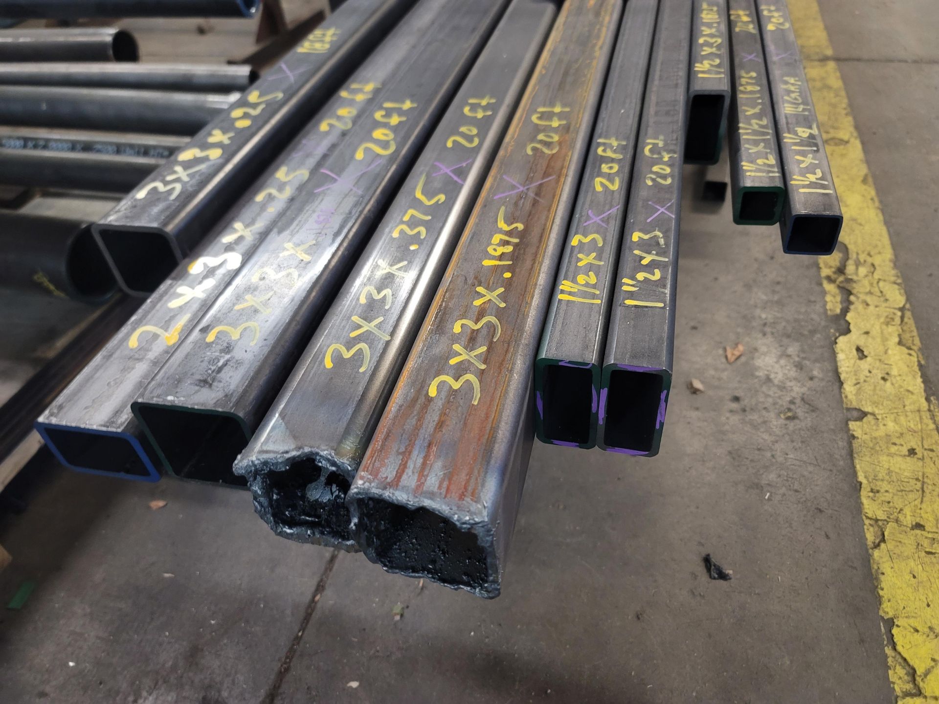 LOT - STEEL SQUARE AND RECTANGLE BOX MATERIAL, UP TO 20' LENGTHS