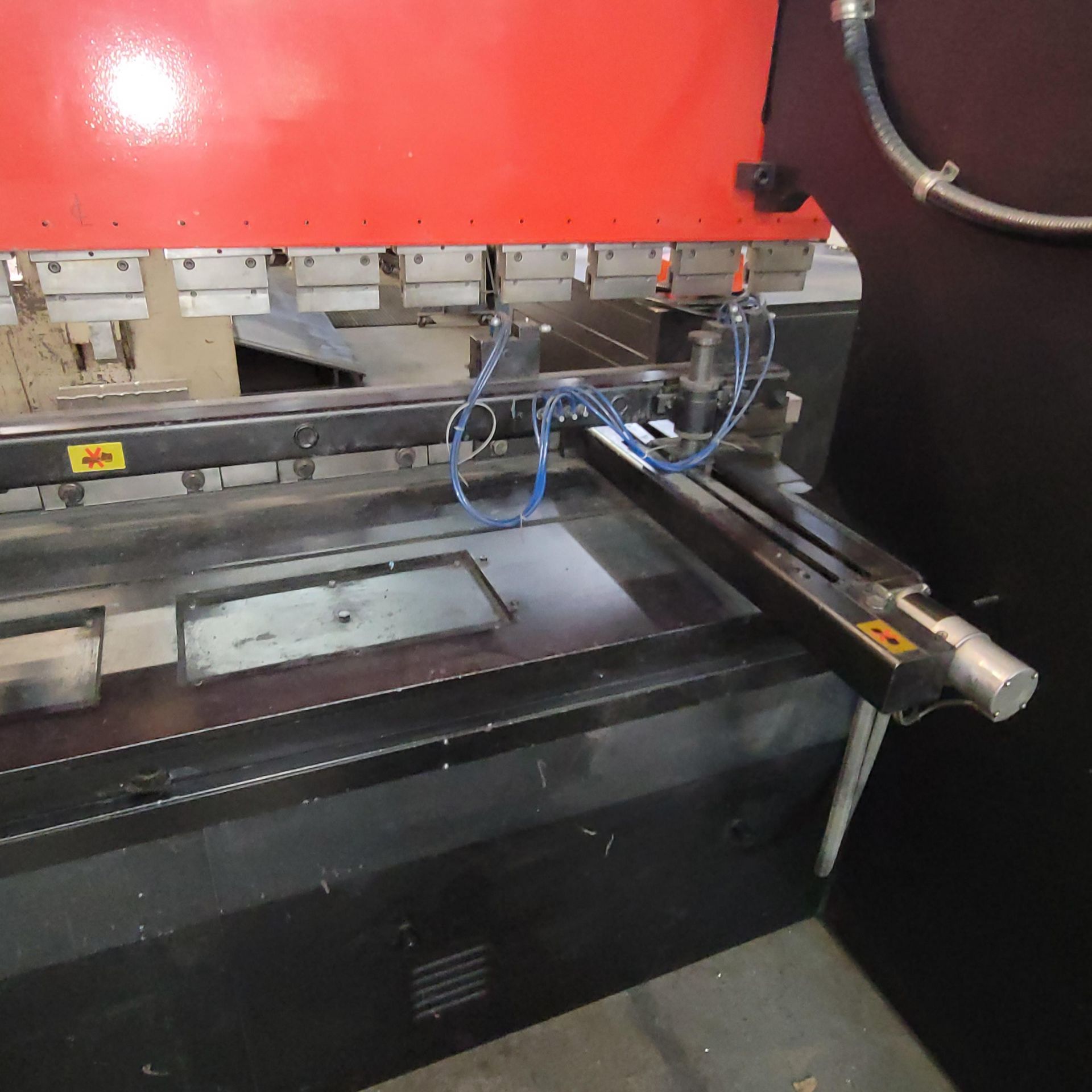 1985 AMADA RG-125 PRESS BRAKE, 10' X 125 TON CAPACITY (9'-10" ACTUAL), NC-9E CONTROL, AUTOMATIC BACK - Bild 10 aus 13