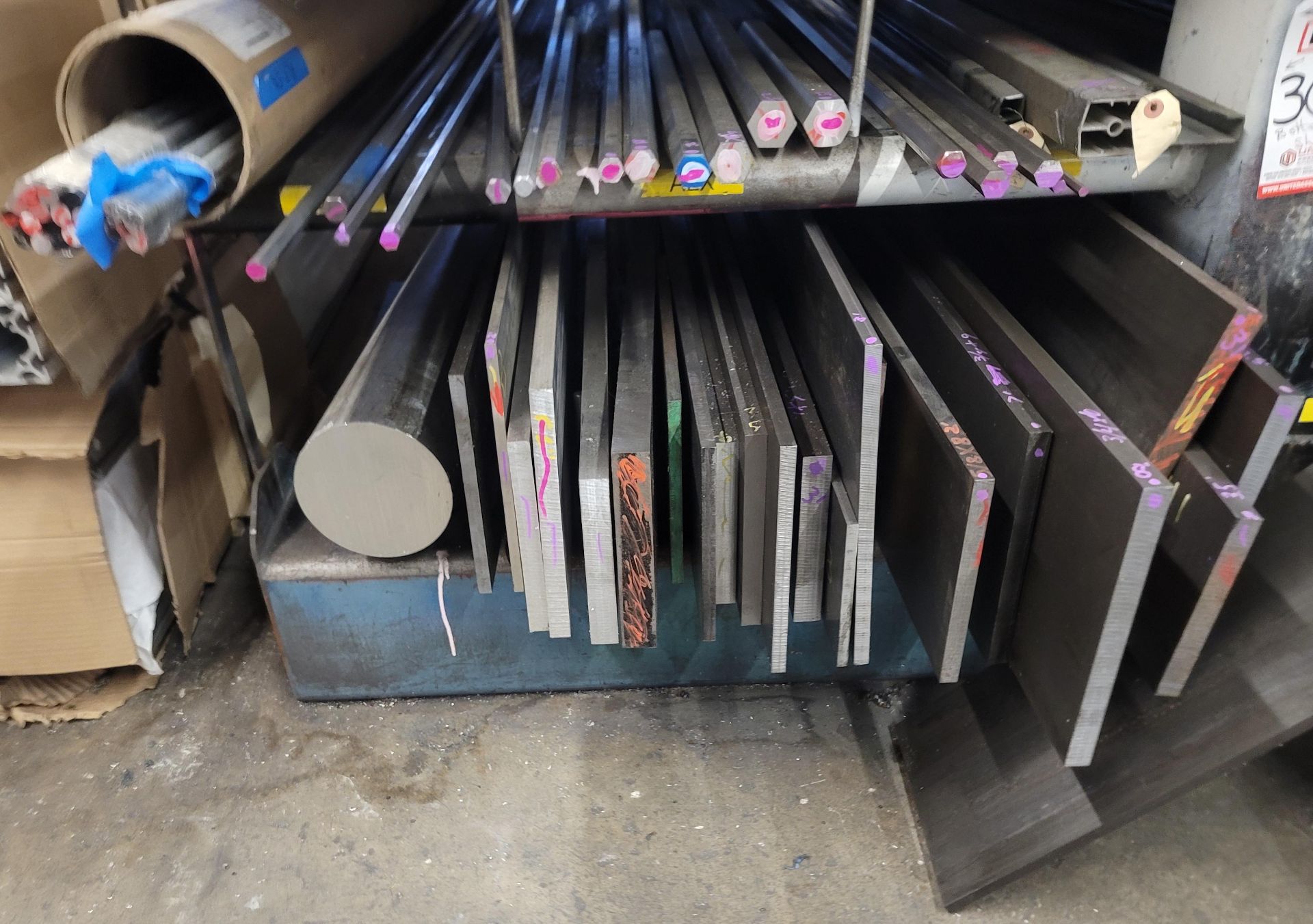 LOT - CONTENTS ONLY OF (2) SHELVES: ALUMINUM & STEEL: HEX, PLATE, ROUNDS