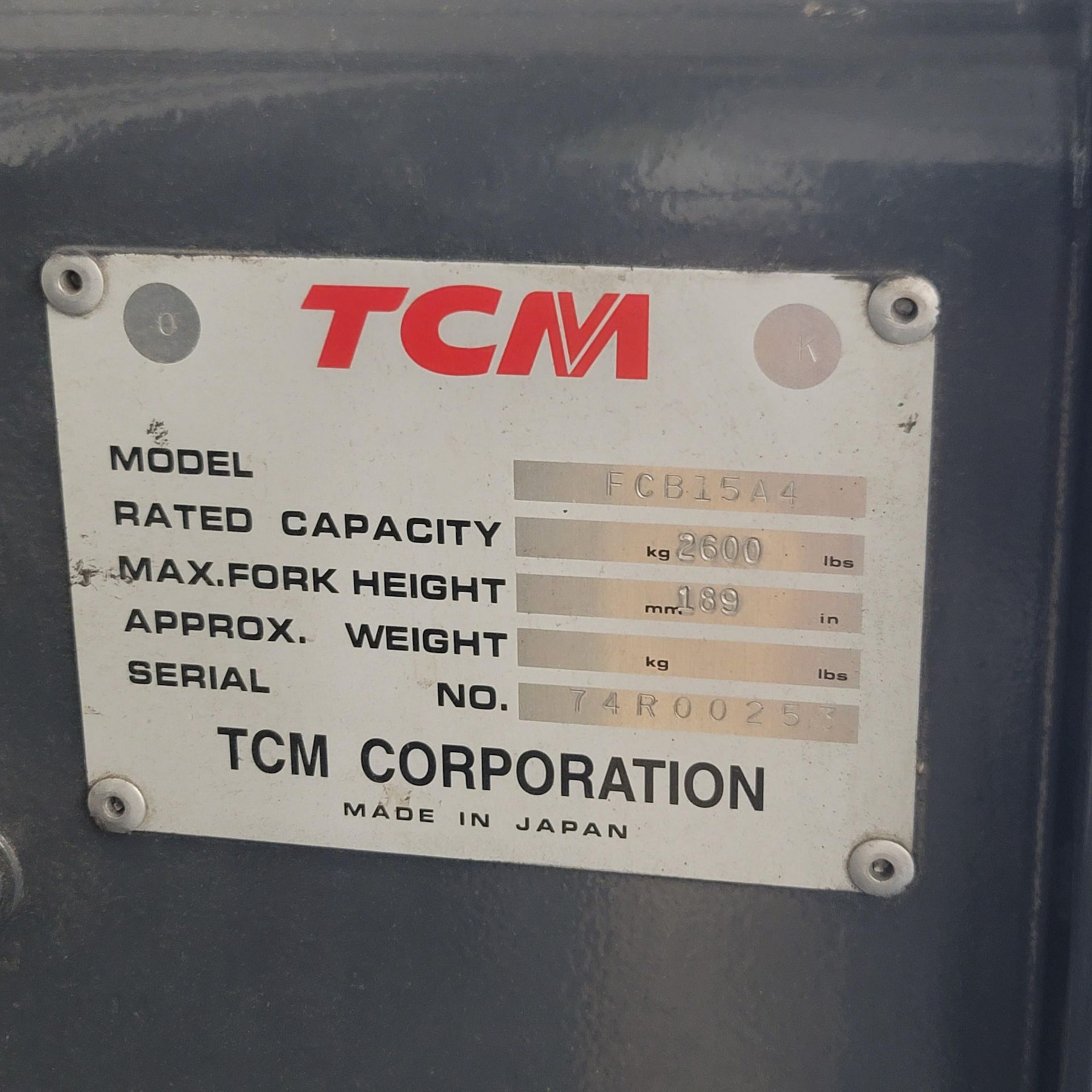 TCM ELECTRIC FORKLIFT, MODEL FCB15A4, 2,600 LB CAPACITY, APPROX. 6,208 HOURS, 3-STAGE MAST, SIDE - Image 9 of 16