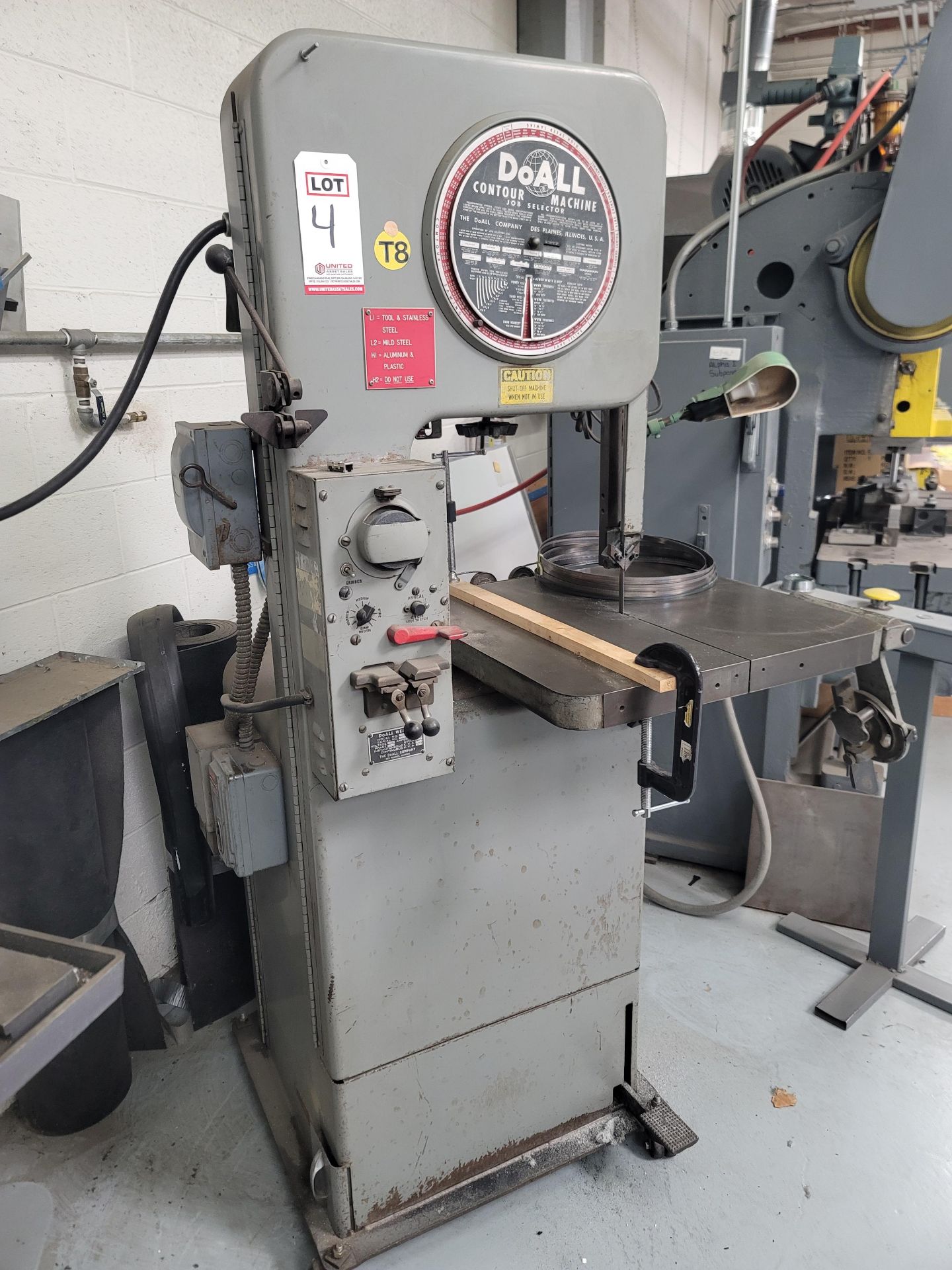 DOALL CONTOUR MACHINE/VERTICAL BAND SAW, MODEL 16-SFP, S/N 79-561269 - Image 2 of 4