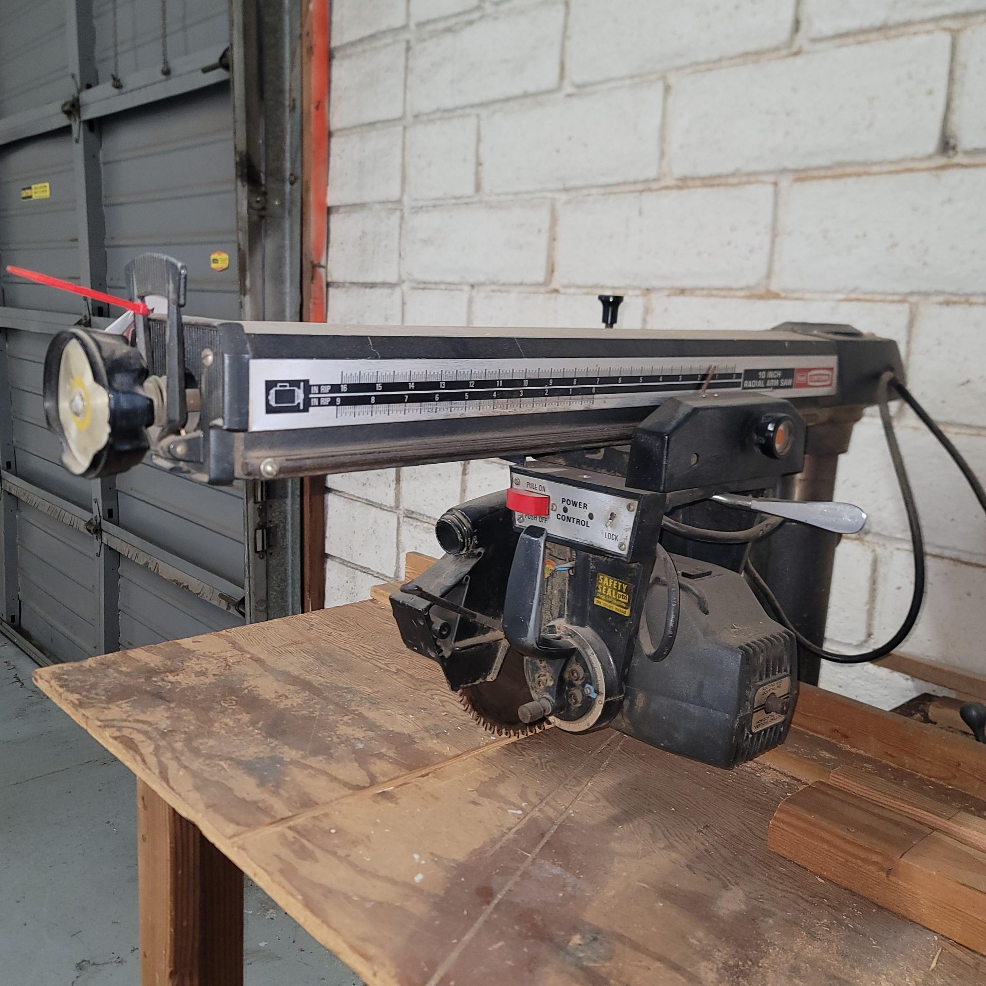 SEARS CRAFTSMAN 10" RADIAL ARM SAW, W/ BENCH AND MULTIPLE BLADES - Image 3 of 4
