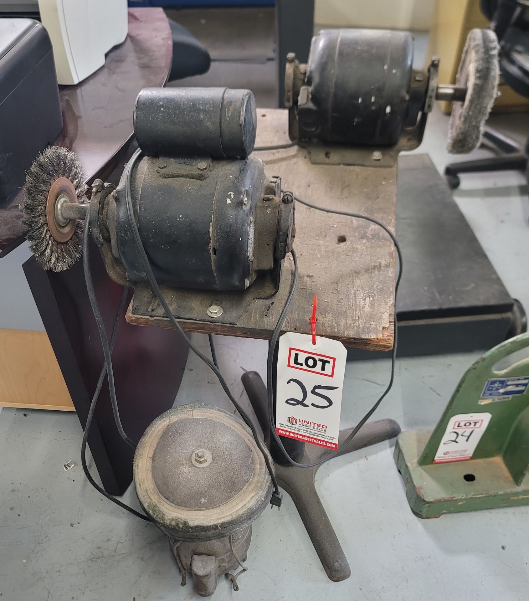 LOT - (3) GRINDER/BUFFER, PEDESTAL STAND