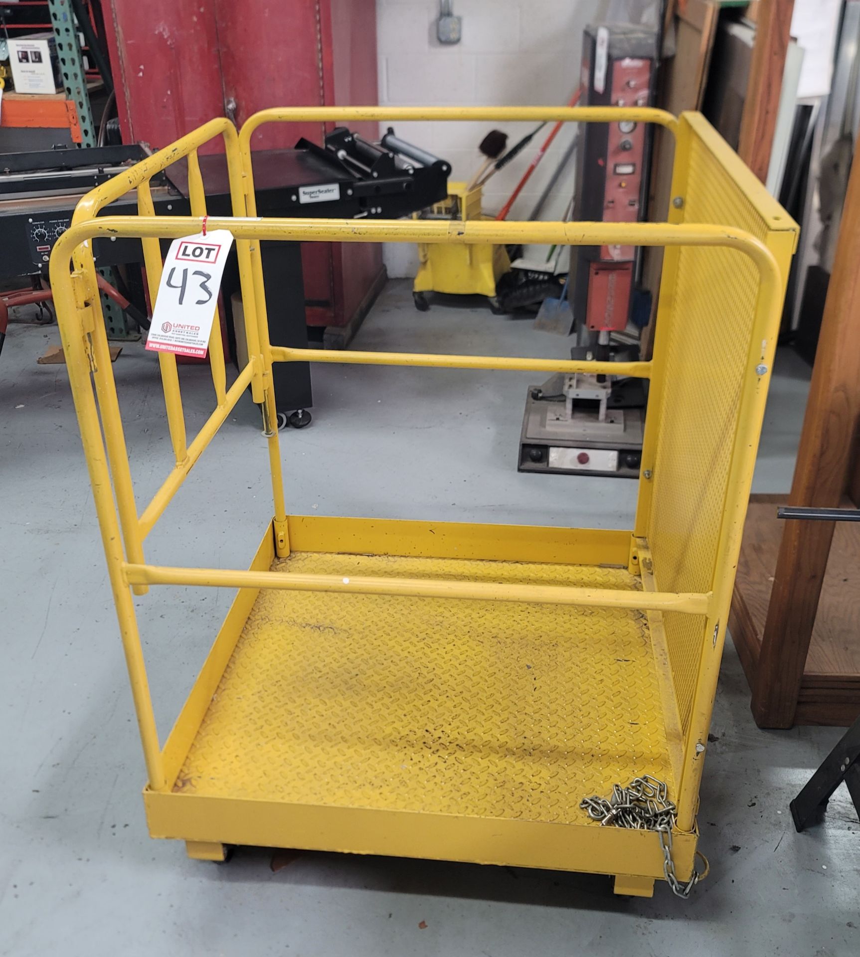 FORKLIFT MAINTENANCE PLATFORM, 3' X 3', W/ FORKLIFT POCKETS AND MOUNTED ON CASTERS