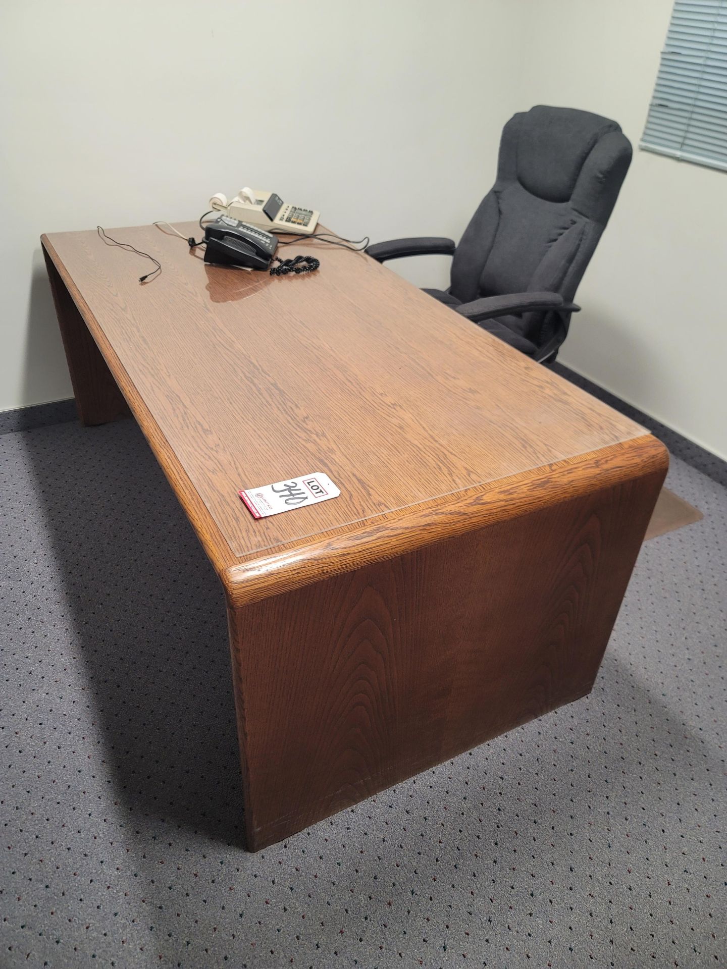 LOT - OFFICE DESK, 6' X 3', W/ CHAIR