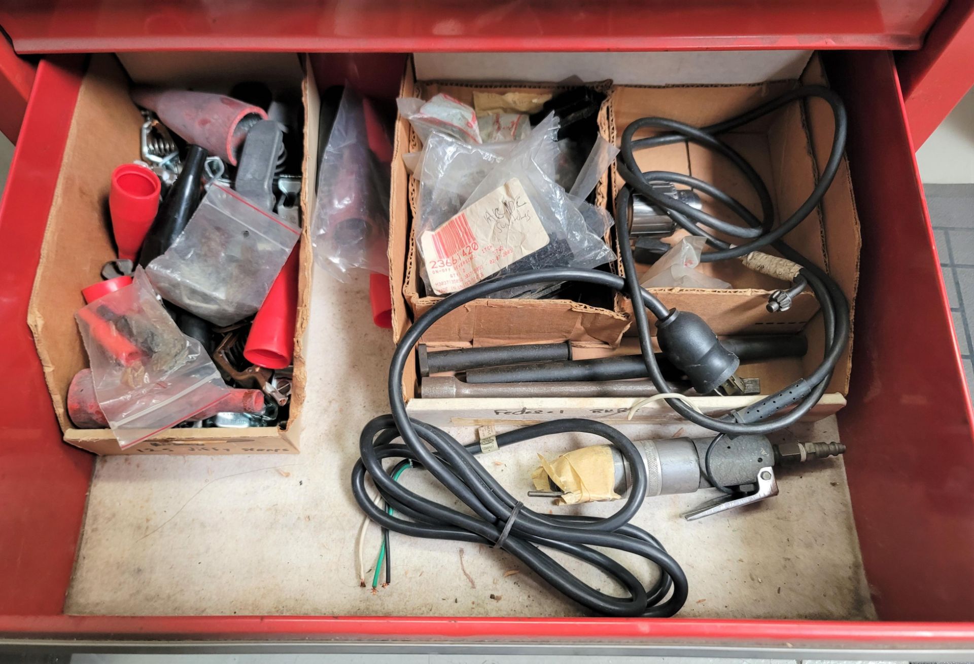 CRAFTSMAN 65434 BOTTOM TOOL BOX, W/ CONTENTS OF ASSORTED HAND TOOLS - Image 5 of 6