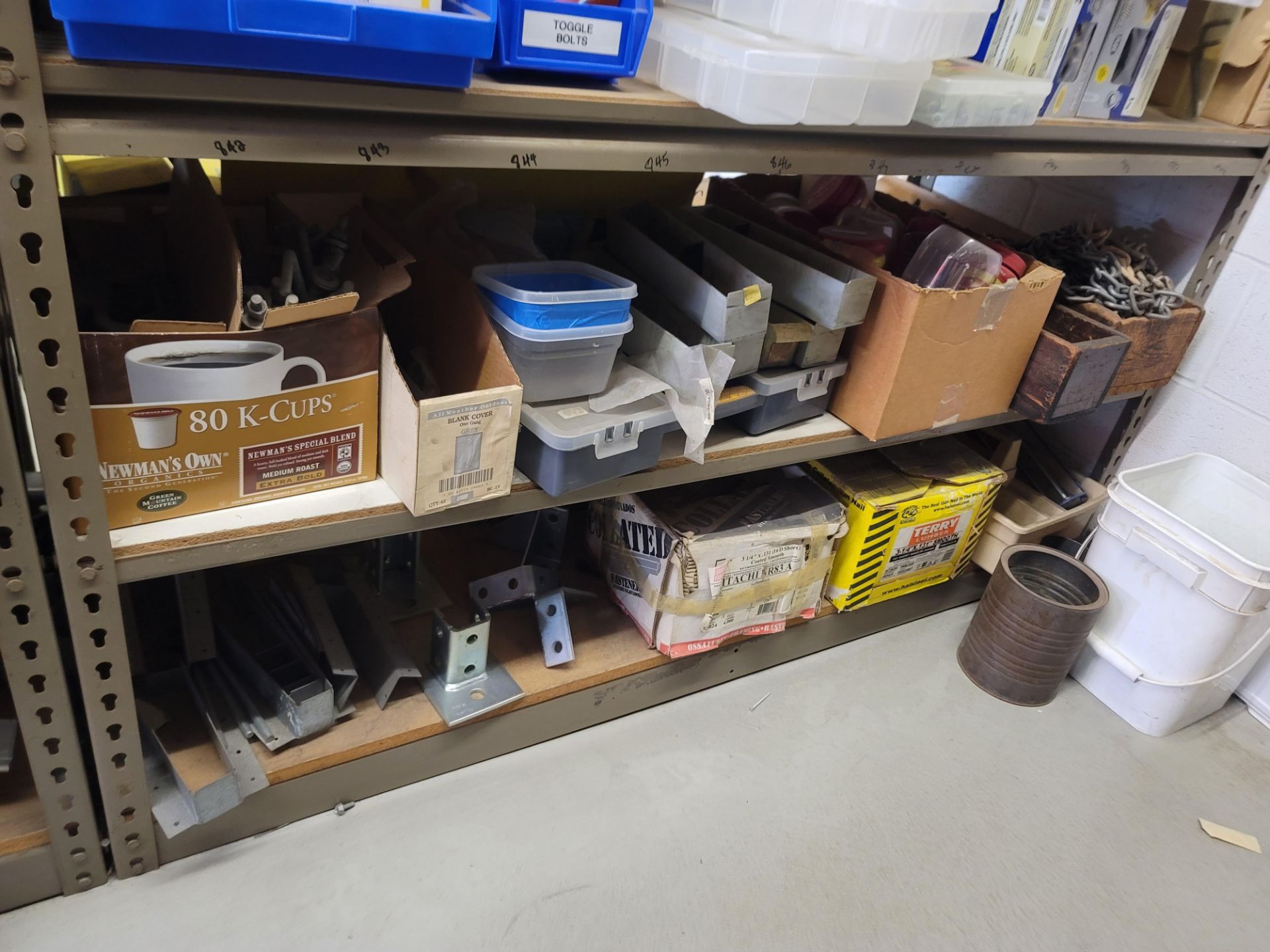 LOT - CONTENTS ONLY OF (1) 5' X 18" X 6' HT SHELF UNIT, TO INCLUDE: CONDUIT HANGERS, CLAMPS, WALL - Bild 8 aus 8