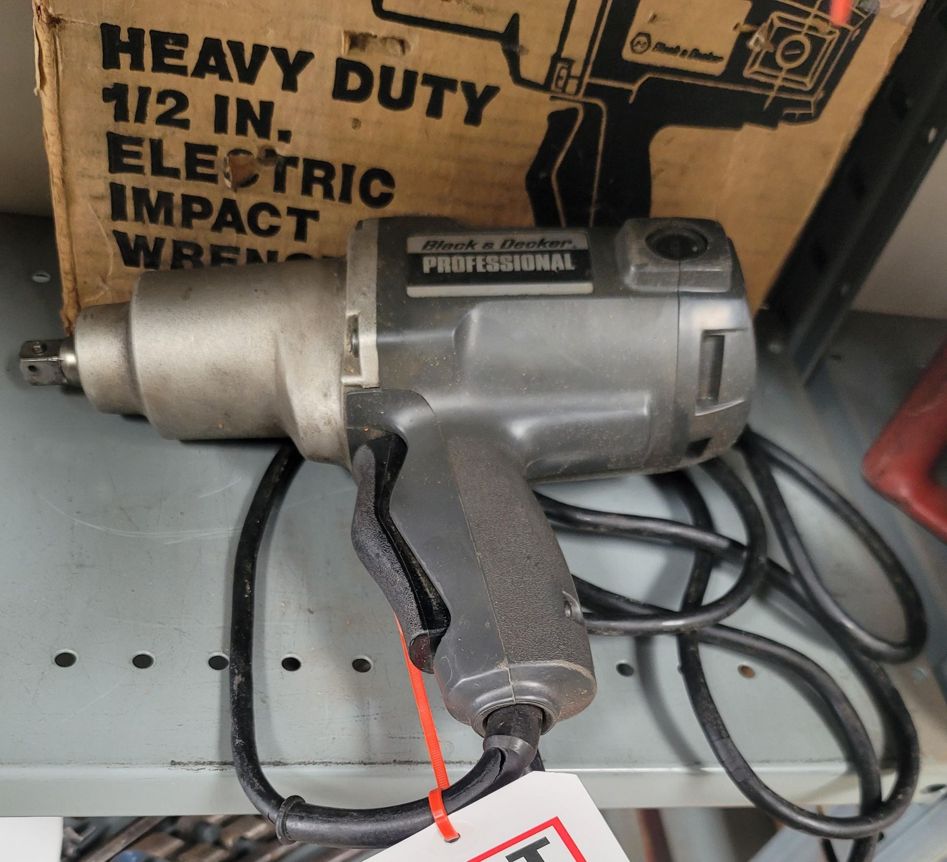 BLACK & DECKER HEAVY DUTY 1/2" ELECTRIC IMPACT WRENCH, CAT. NO. 2214-09