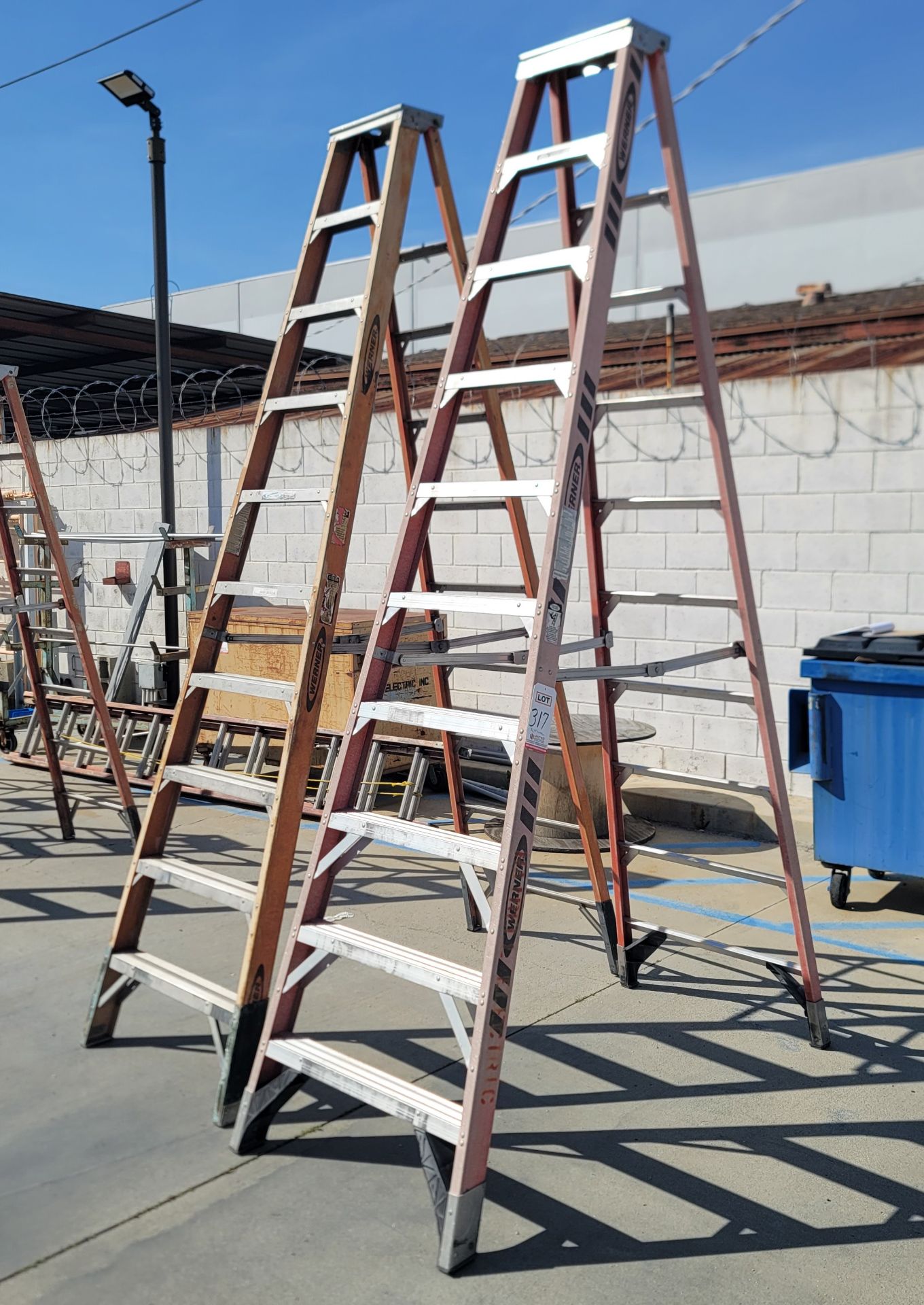 LOT - (2) WERNER 10' FIBERGLASS LADDERS - Image 2 of 2