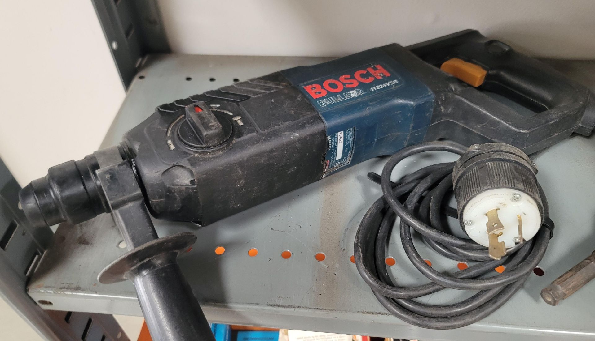 LOT - BOSCH BULLDOG 7/8" SDS-PLUS ROTARY HAMMER, MODEL 11224VSR, W/ SEVERAL AUGER BITS, - Image 2 of 3