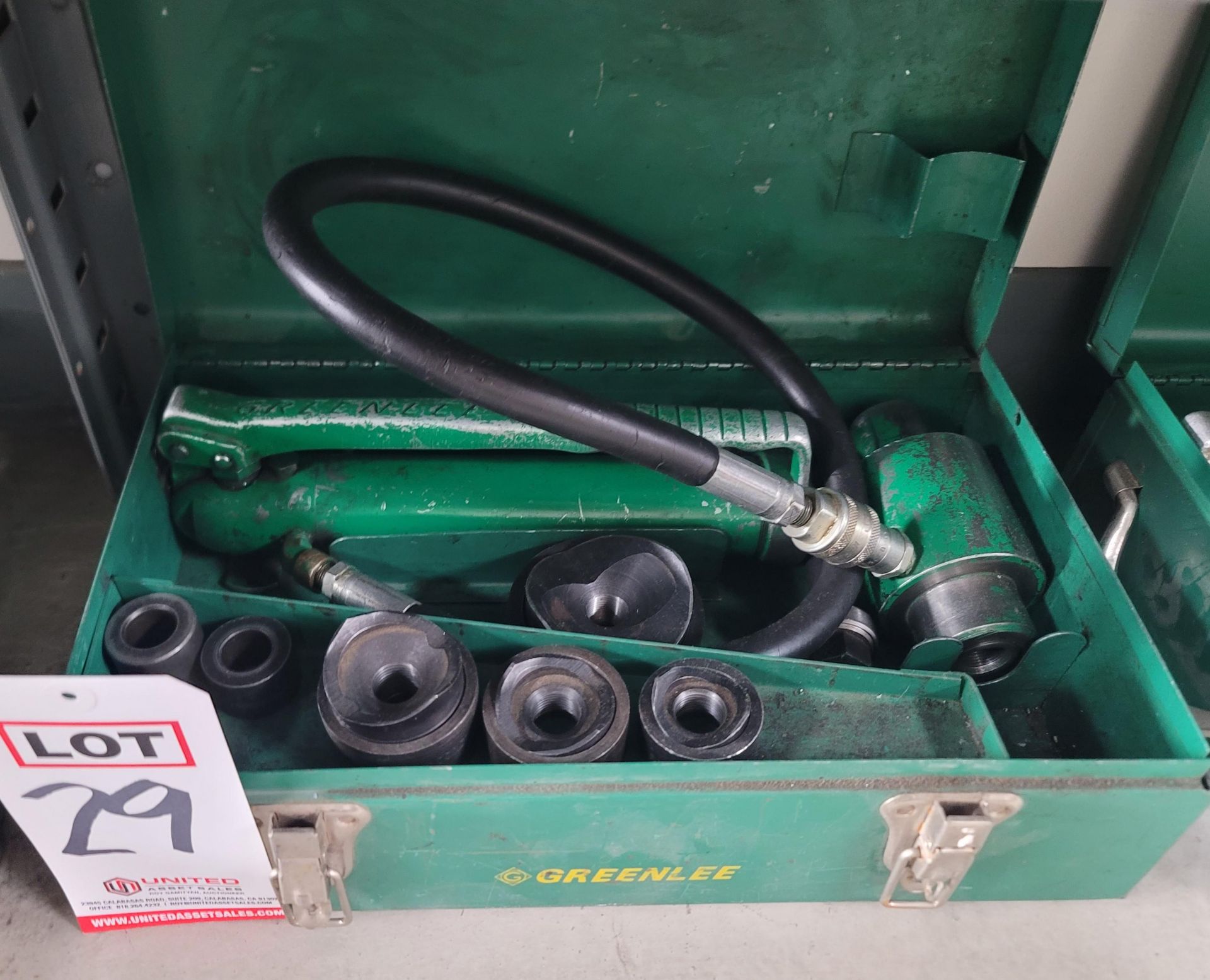 GREENLEE KNOCKOUT PUNCH SET W/ 767A HYDRAULIC HAND PUMP, W/ CASE AND DIES