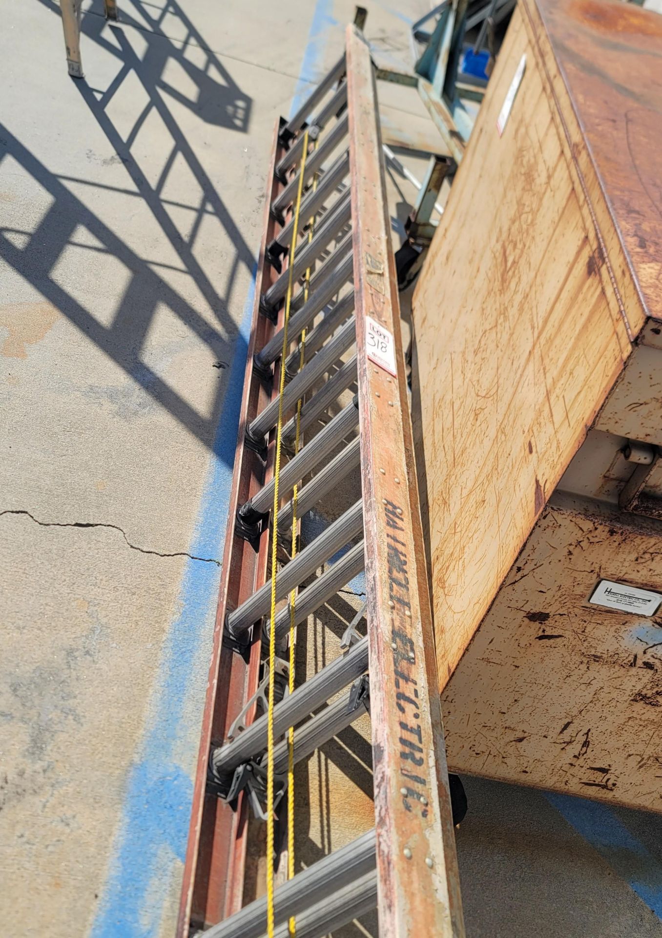 WERNER 24' FIBERGLASS EXTENSION LADDER