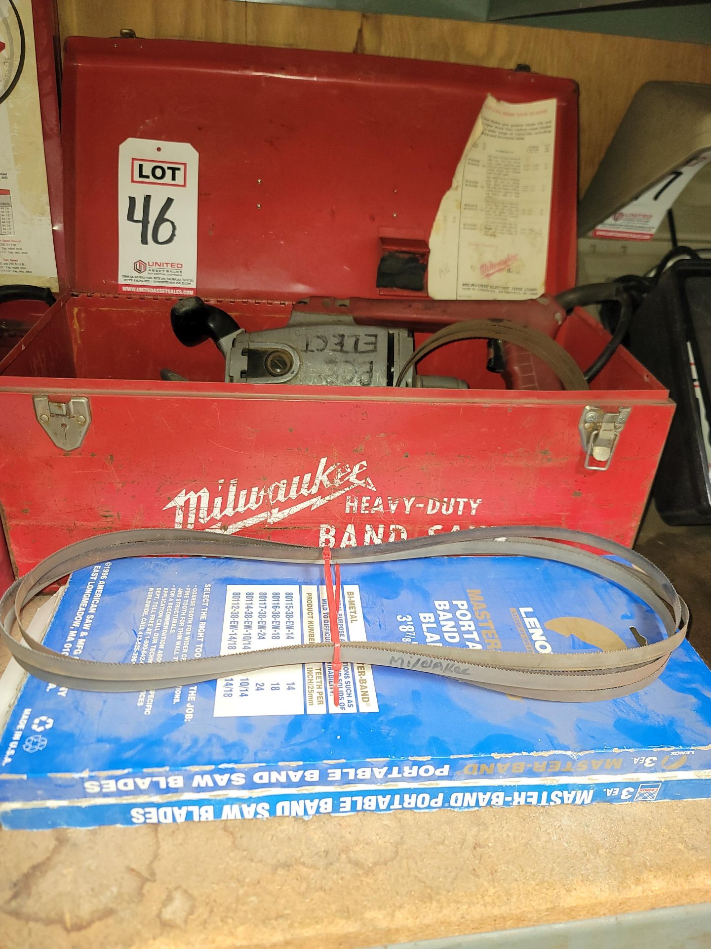 LOT - MILWAUKEE 6227 PORTABLE BAND SAW, 6 AMP, W/ CASE AND SPARE BLADES