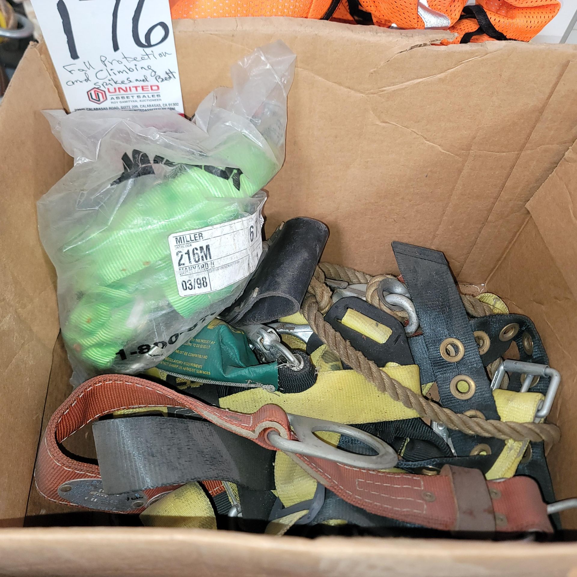 LOT - SAFETY EQUIPMENT: POLE CLIMBING GEAR, HARD HATS, HARNESS, ETC. - Image 2 of 4