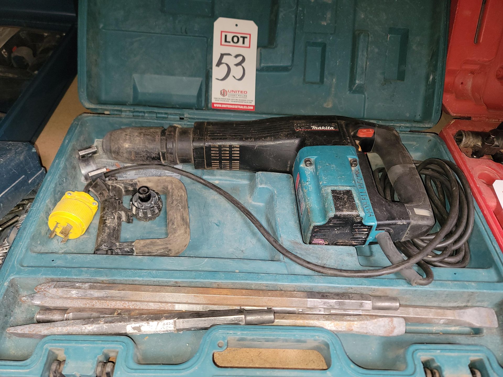 MAKITA HM1140C DEMOLITION HAMMER, W/ CASE AND SEVERAL BITS