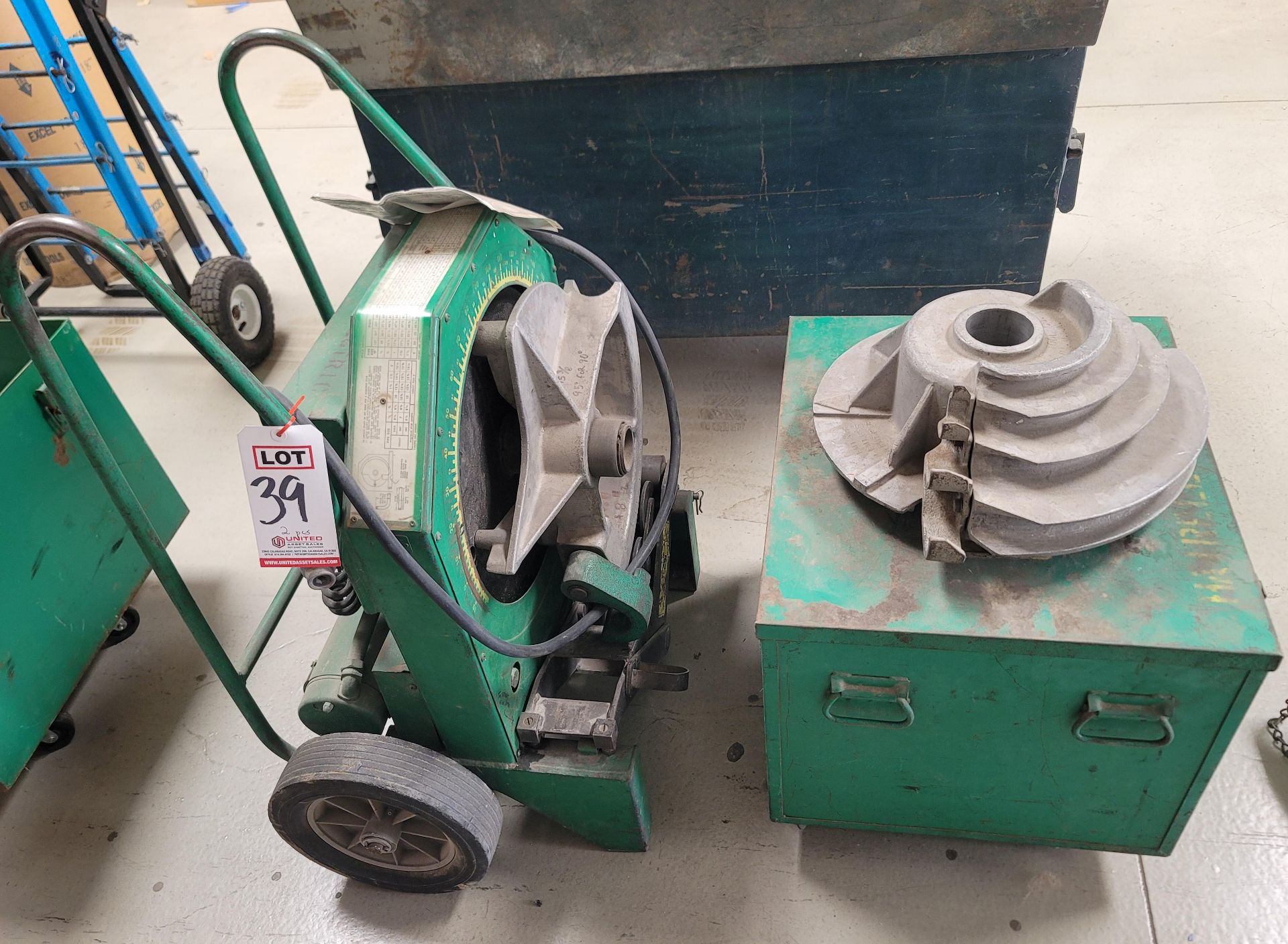 LOT - GREENLEE 555 ELECTRIC BENDER, W/ SHOES