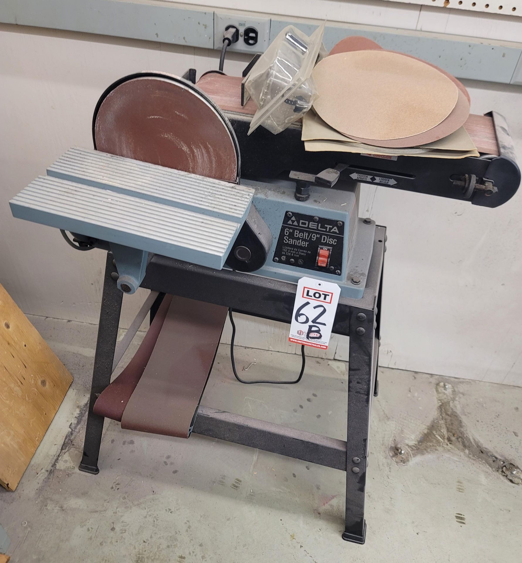 DELTA 6" BELT/9" DISC SANDER, MODEL 31-695, 1/ HP, 120V, SINGLE PHASE, S/N P0107, ON STAND, W/ (2)