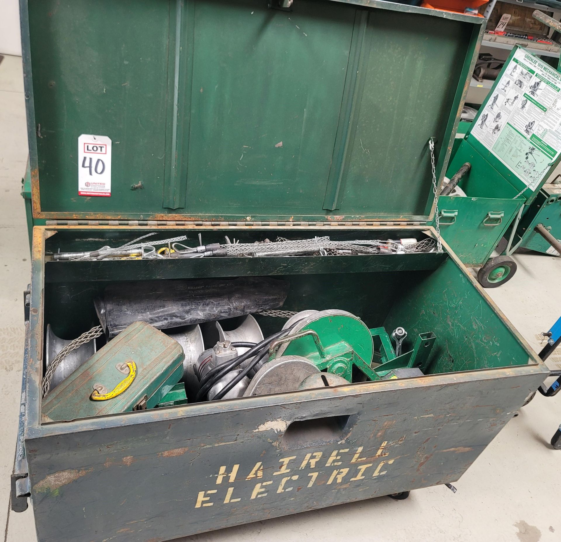 LOT - GREENLEE 640 ELECTRIC WIRE & CABLE PULLER W/ ALL PARTS & ACCESSORIES IN JOB BOX, BOX