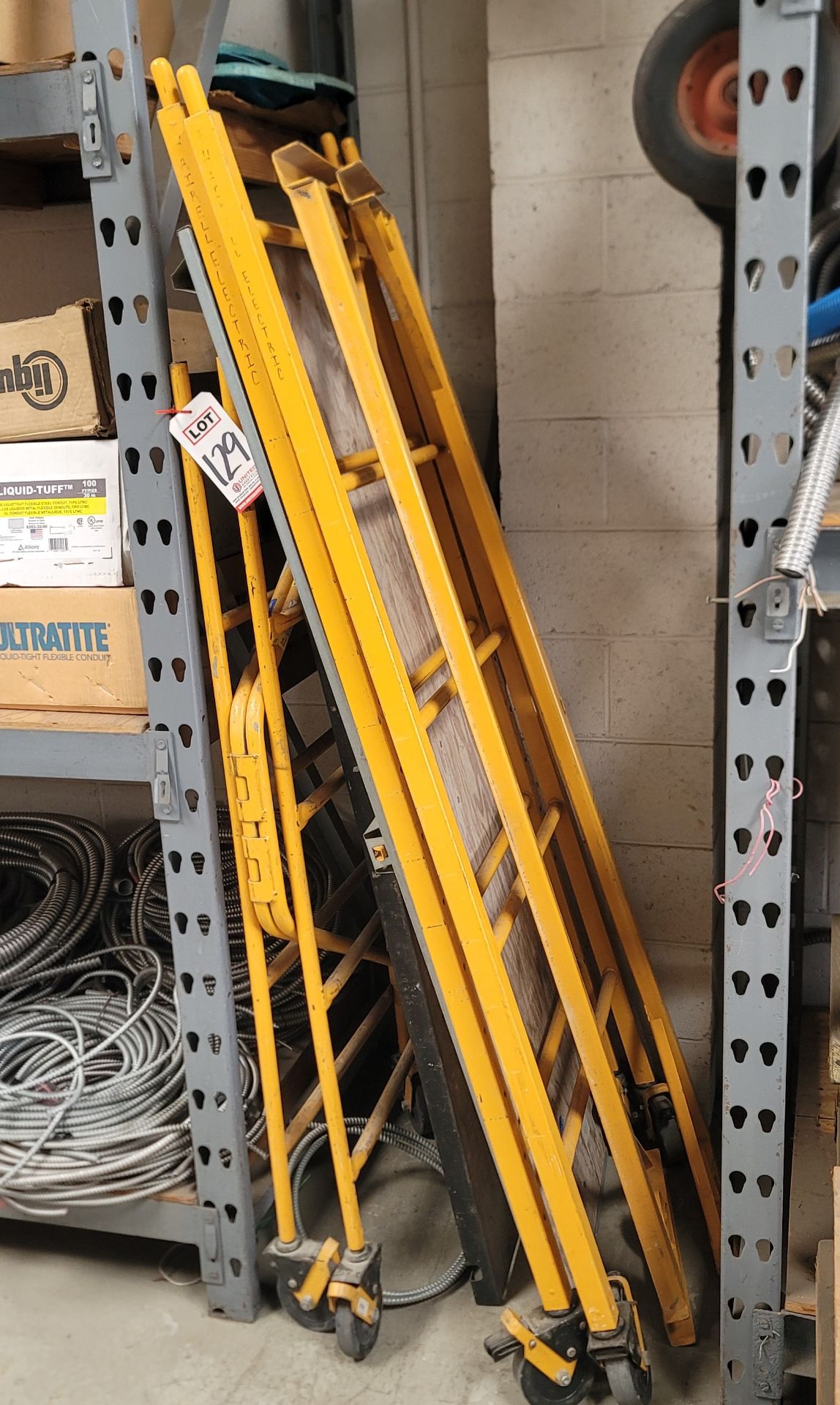 PERRY SU-5 PORTABLE SCAFFOLD ON CASTERS, 56" X 25" X 61-1/2" HT, 600 LB CAPACITY
