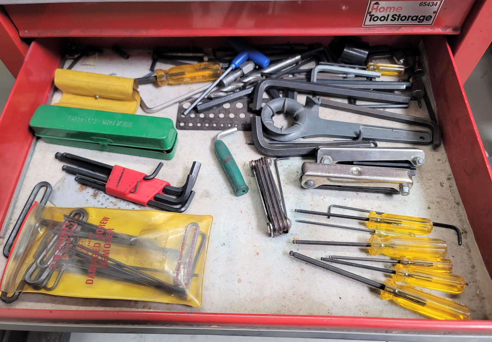 CRAFTSMAN 65434 BOTTOM TOOL BOX, W/ CONTENTS OF ASSORTED HAND TOOLS - Image 3 of 6