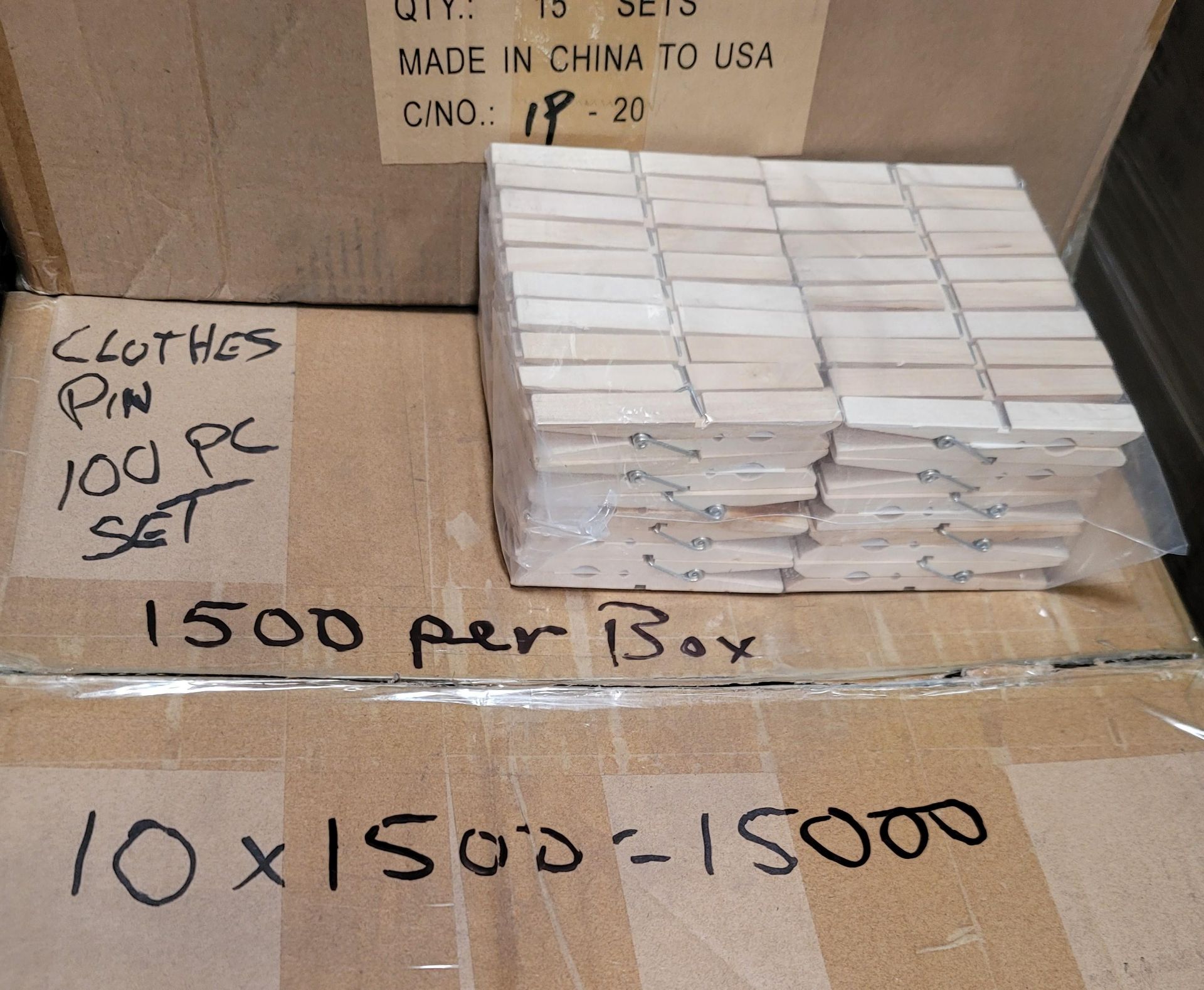 LOT - MIXED PALLET OF (15,000) PLASTIC CLOTHES PINS, (10 CASES/1500 PER CASE); (15,000) WOOD CLOTHES - Image 3 of 5