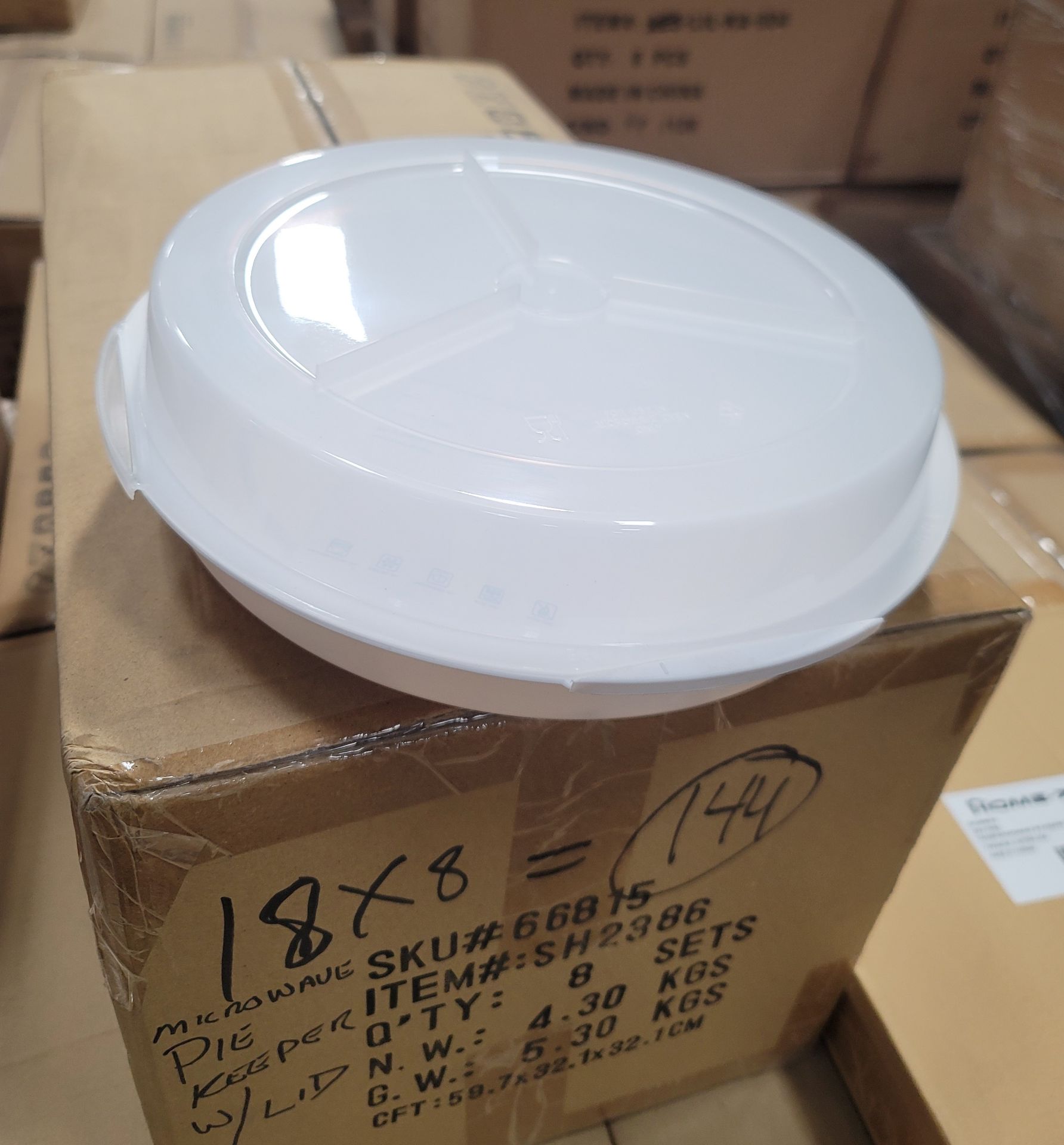 LOT - PALLET OF (144) PIE KEEPER W/ LID, BPA FREE, (18 CASES/8 SETS PER CASE)