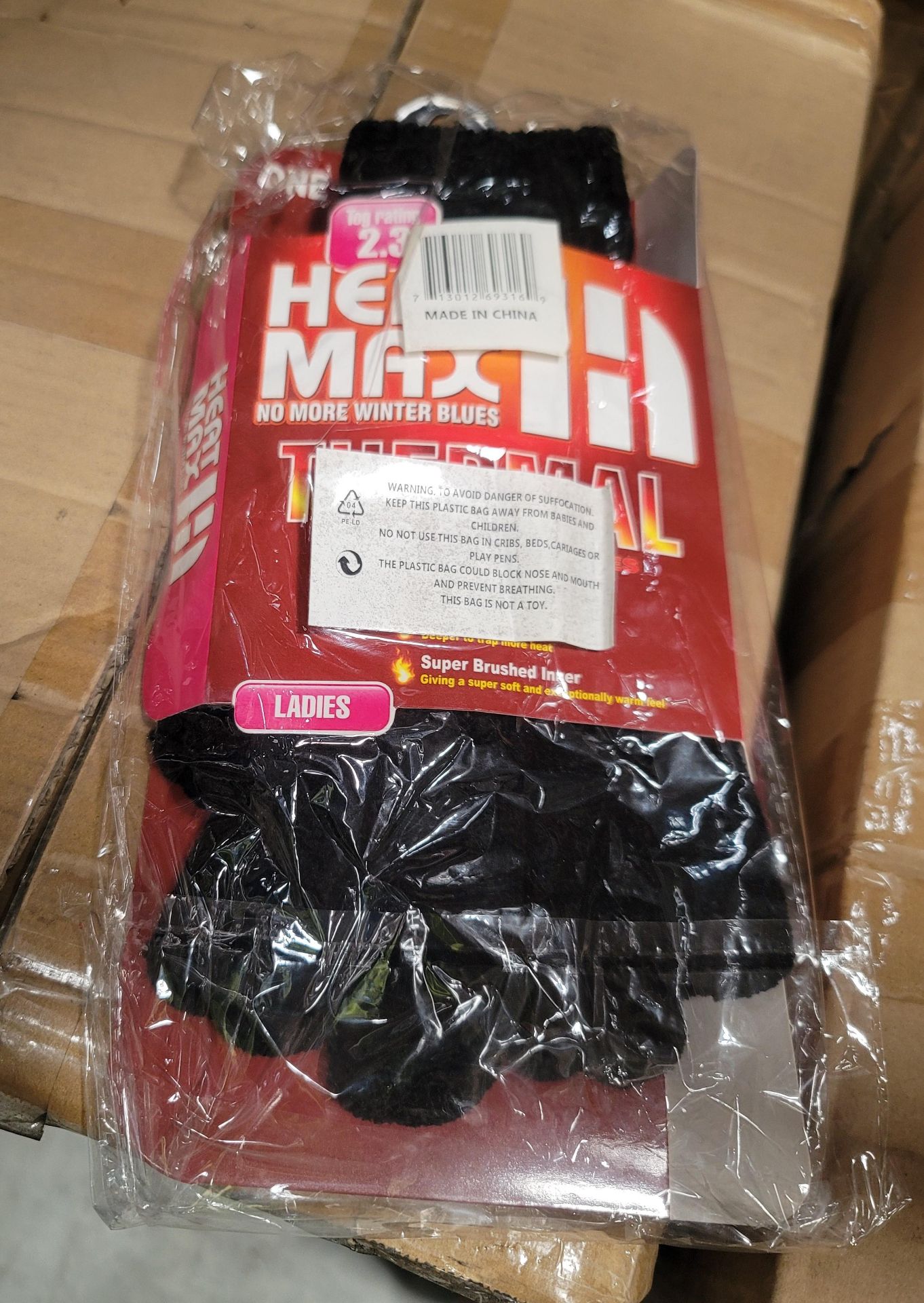 LOT - MIXED PALLET OF (300) PAIRS OF MAX HEAT THERMAL INSULATED GLOVES, (5 CASES/60 PER CASE); (260)