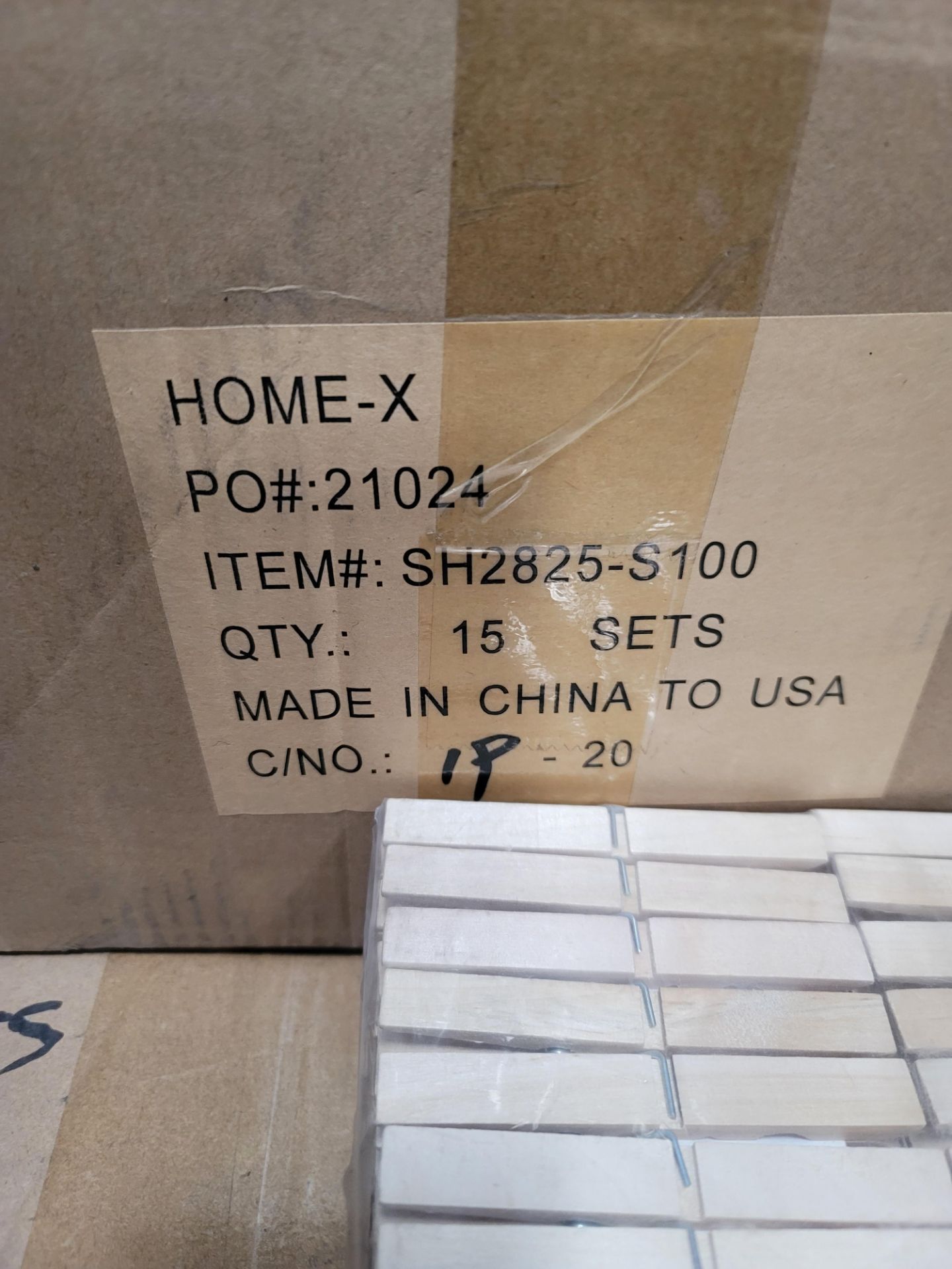 LOT - MIXED PALLET OF (15,000) PLASTIC CLOTHES PINS, (10 CASES/1500 PER CASE); (15,000) WOOD CLOTHES - Image 4 of 5