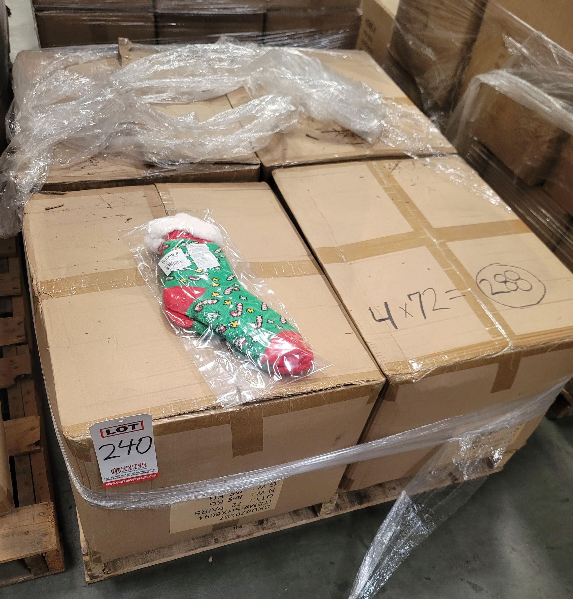 LOT - PALLET OF (288) PAIRS OF CHRISTMAS SOCKS, (4 CASES/72 PER CASE) - Image 4 of 4