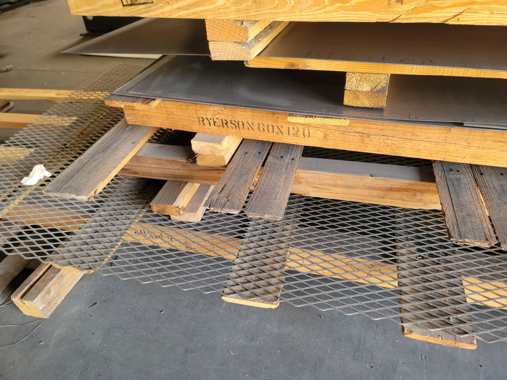 LOT - PALLETS OF SHEET MATERIAL: (5) PALLETS OF ASSORTED ALUMINUM, STEEL AND EXPANDED STEEL MESH - Image 3 of 3