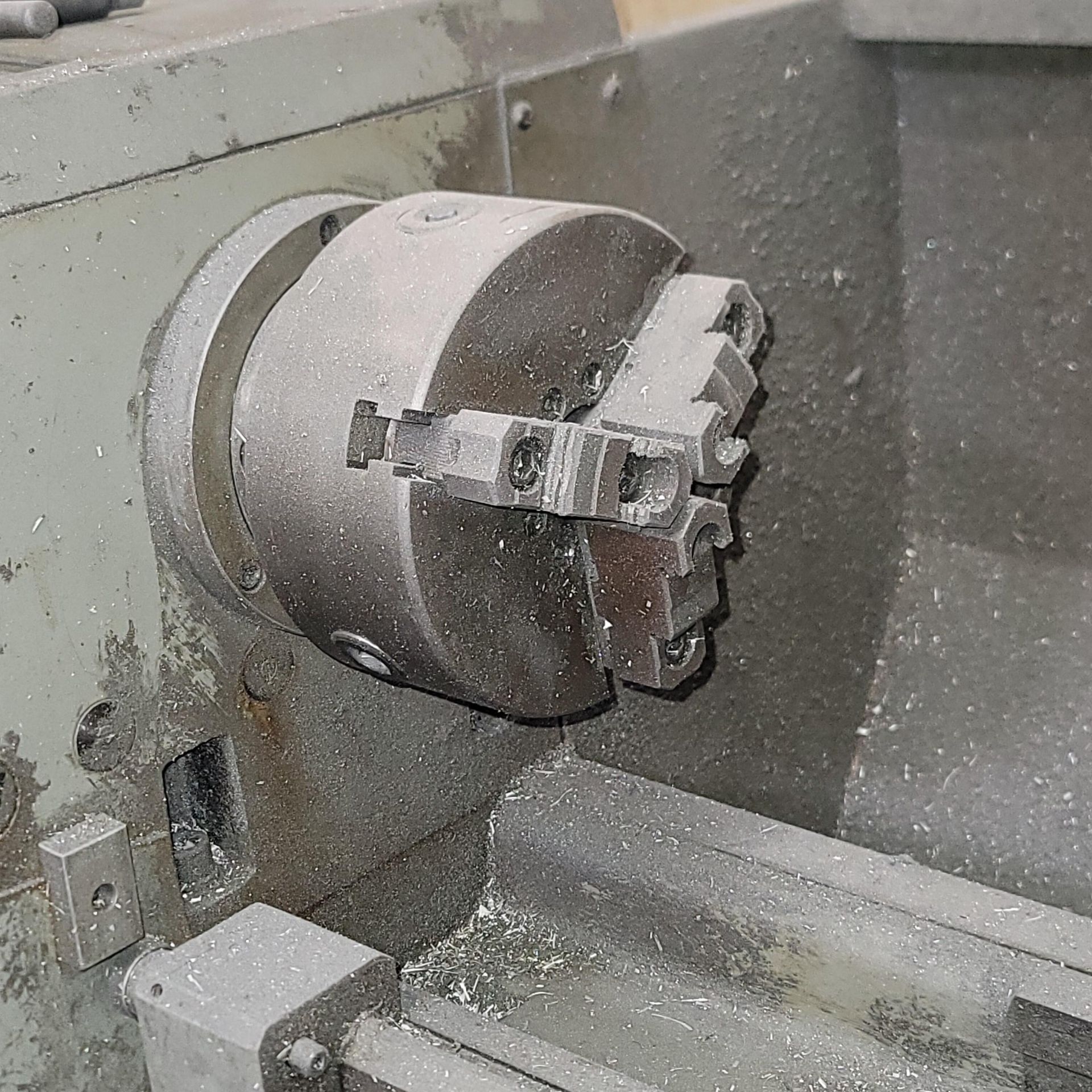 KENT KLS-1440 GEARED HEAD PRECISION LATHE, 1-1/2" THROUGH HOLE, 6" 3-JAW CHUCK, TAILSTOCK, S/N - Image 4 of 6