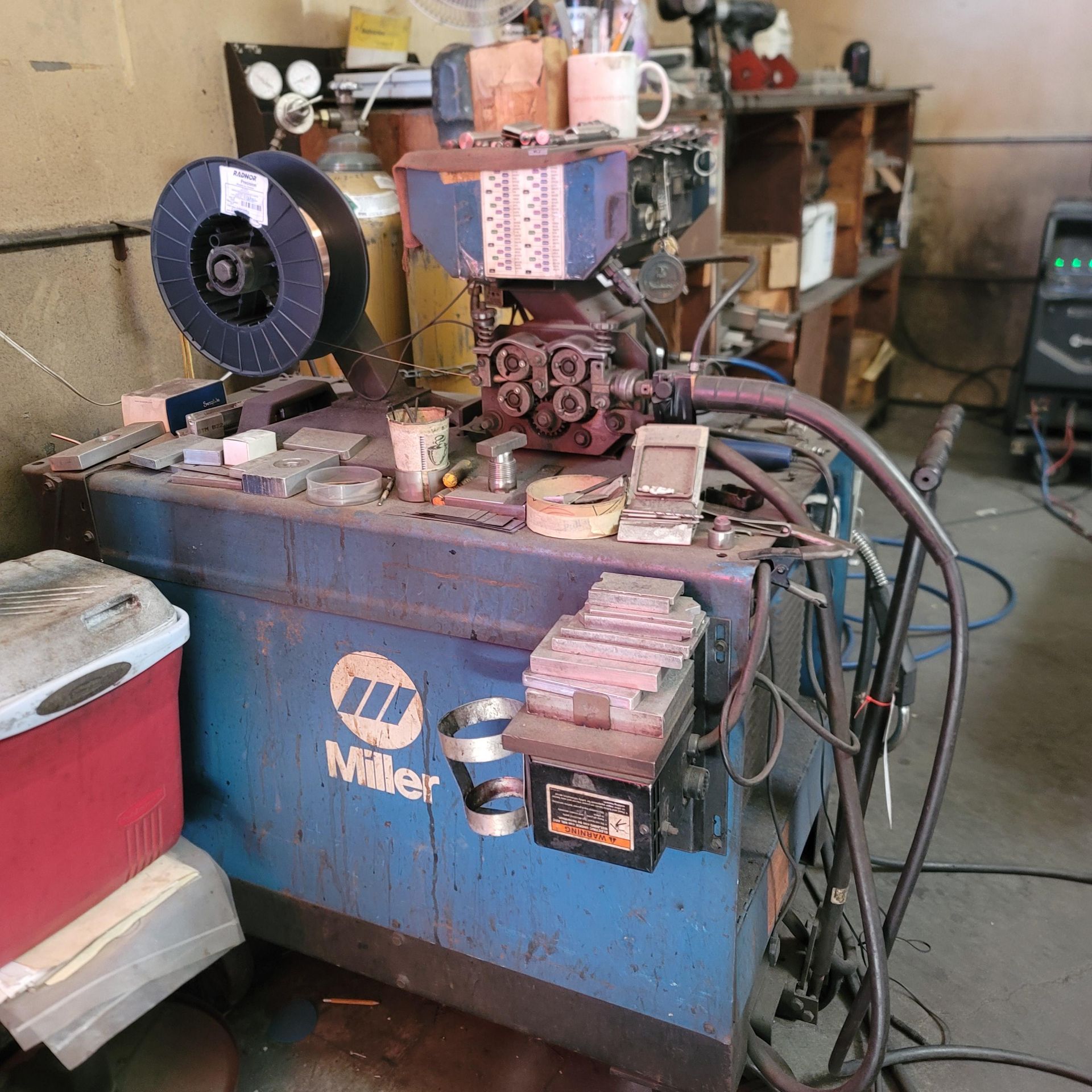 MILLER DELTAWELD 450 WELDING POWER SOURCE, W/ MILLERMATIC 5-54E WIRE FEEDER, GAS CYLINDERS ARE NOT - Image 4 of 7